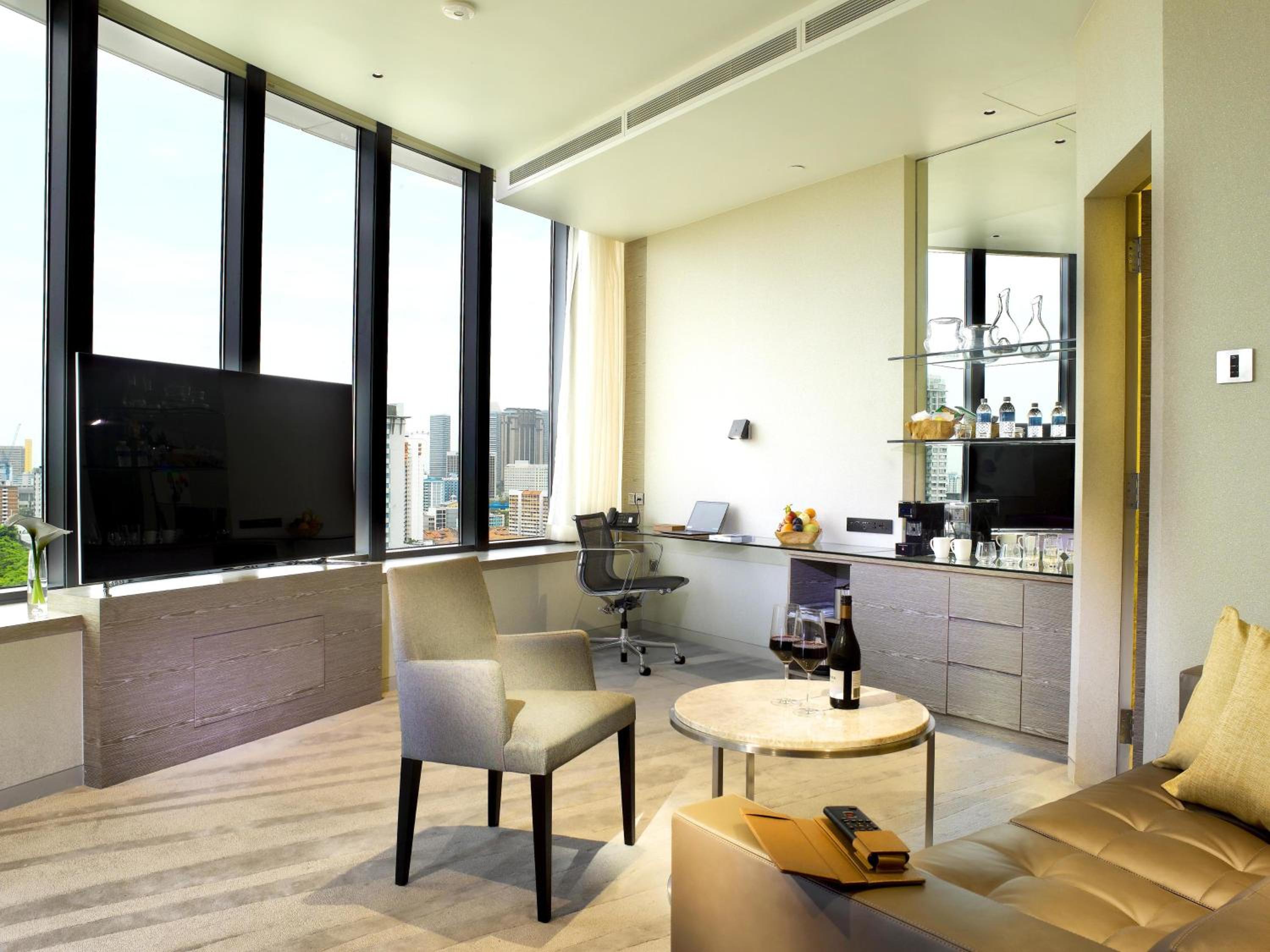 Mint Suite with Skyline Lounge Access photo 3