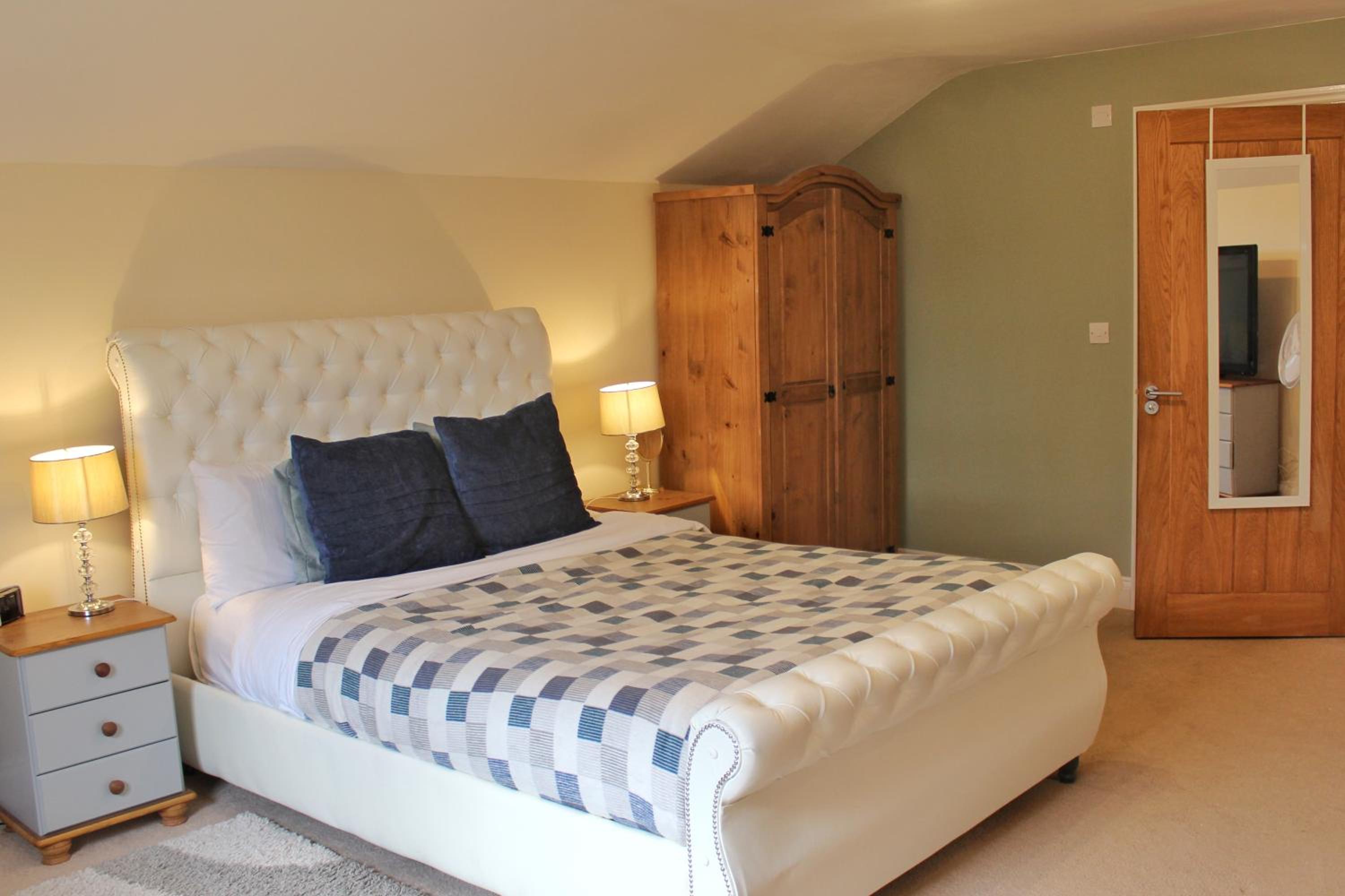 Deluxe King Suite - Photo 5