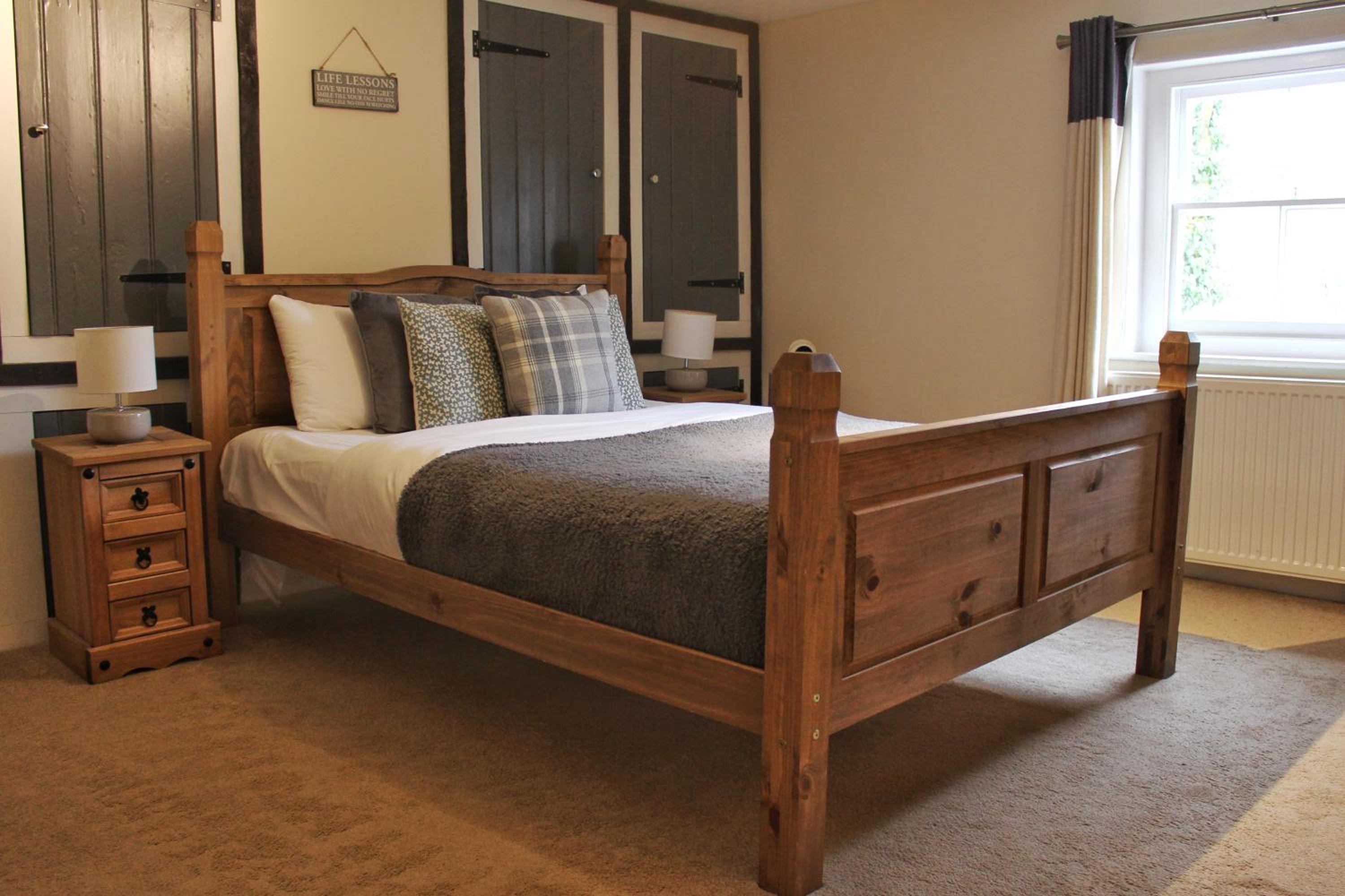 Deluxe King Room - Photo 2