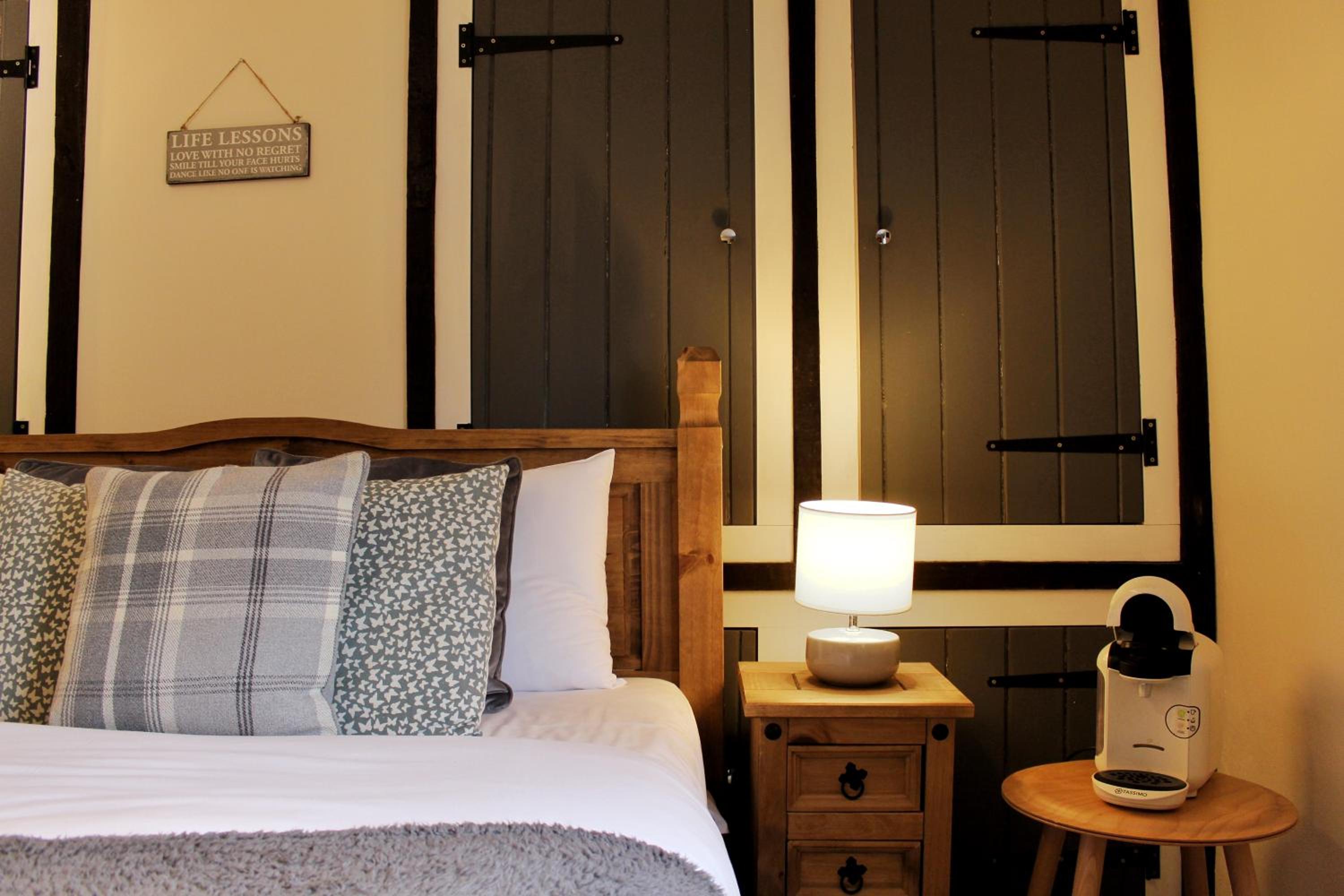 Deluxe King Room - Photo 1