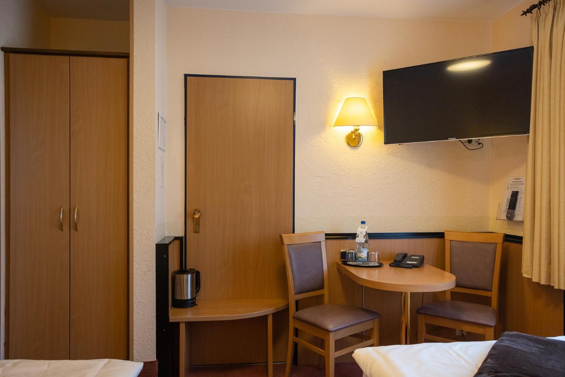 Double Room - Non-Smoking  - Photo 5