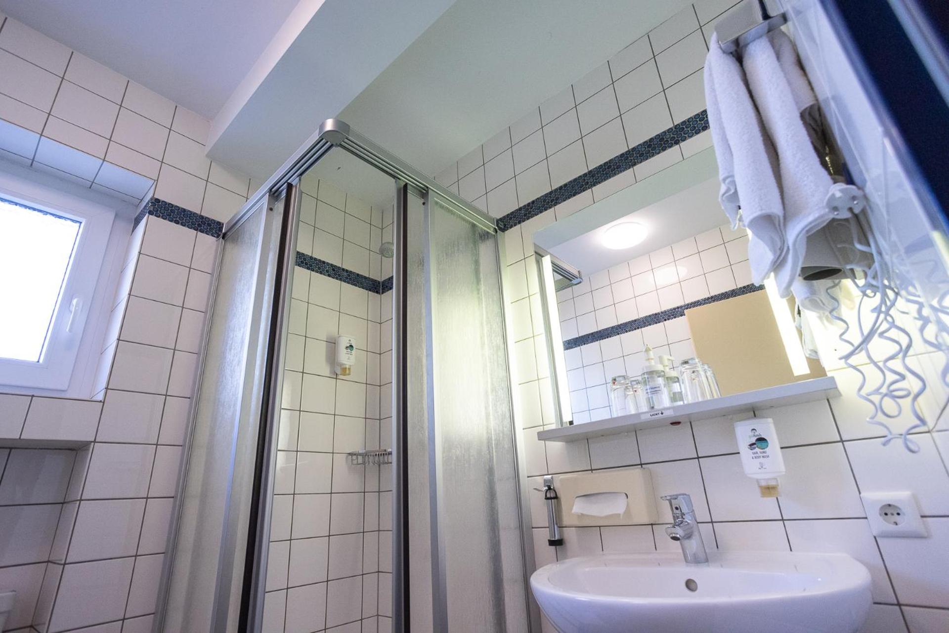 Double Room - Non-Smoking  - Photo 3
