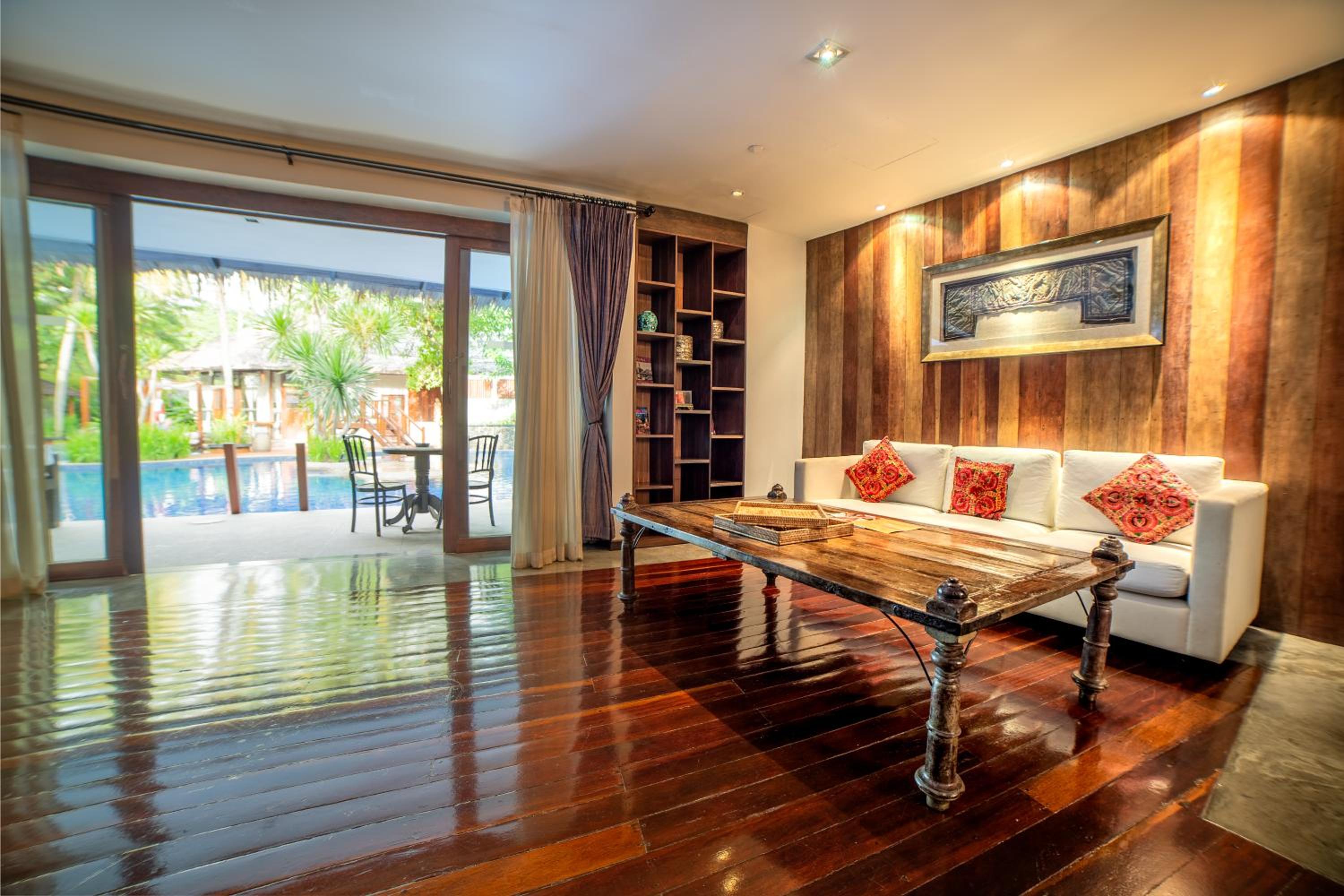 Luxe Sarang (with Plunge Pool and direct access to the Swimming Pool)