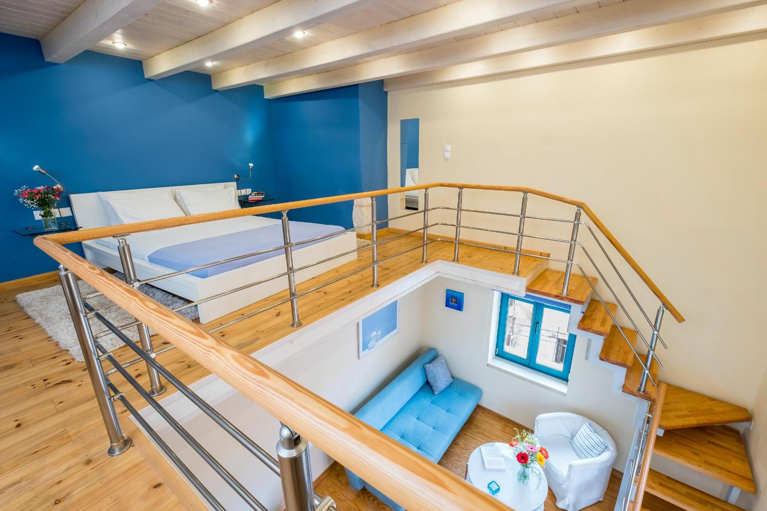 Apartment - Split Level - Photo 4
