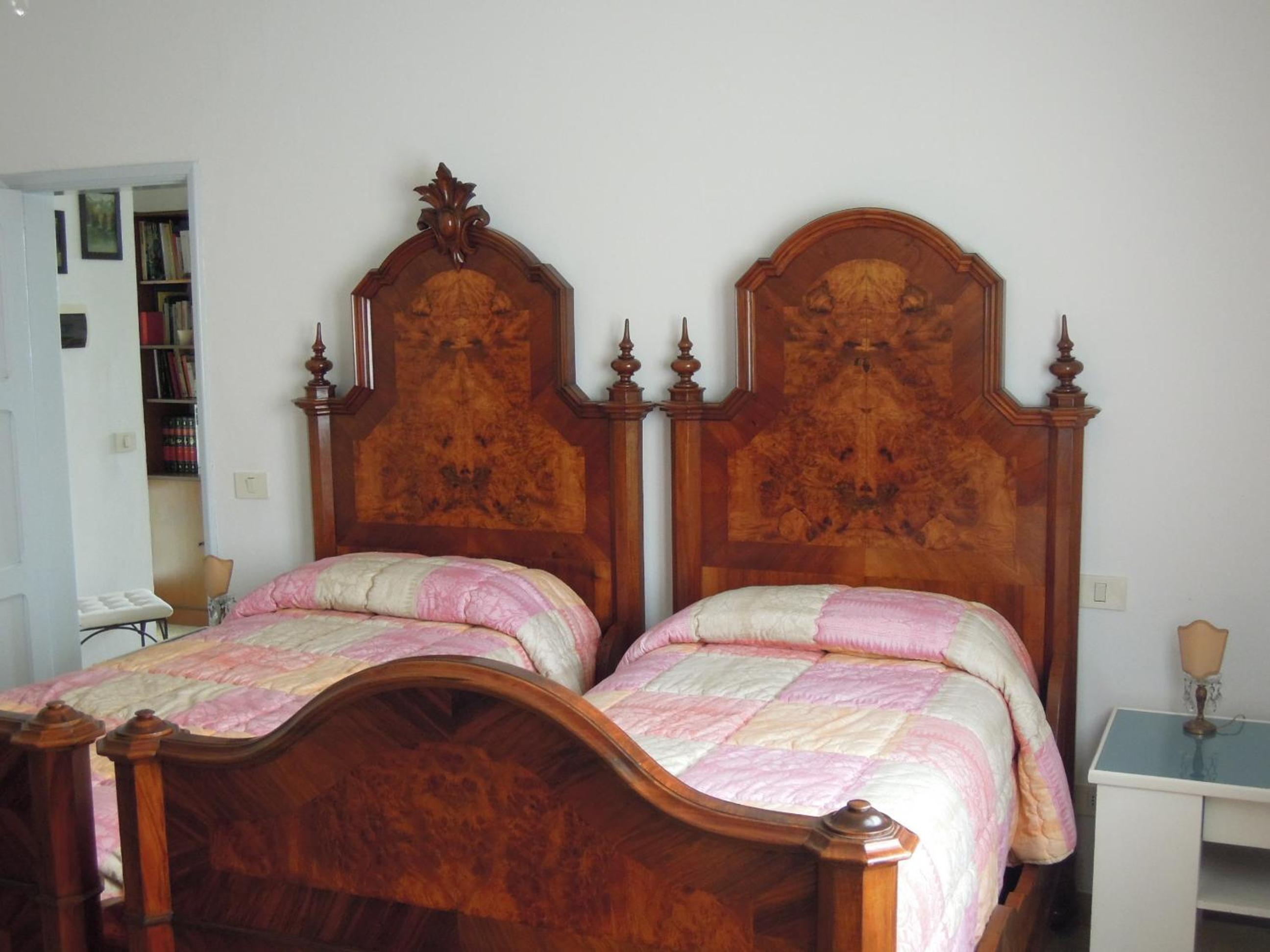Twin Room With Private External Bathroom