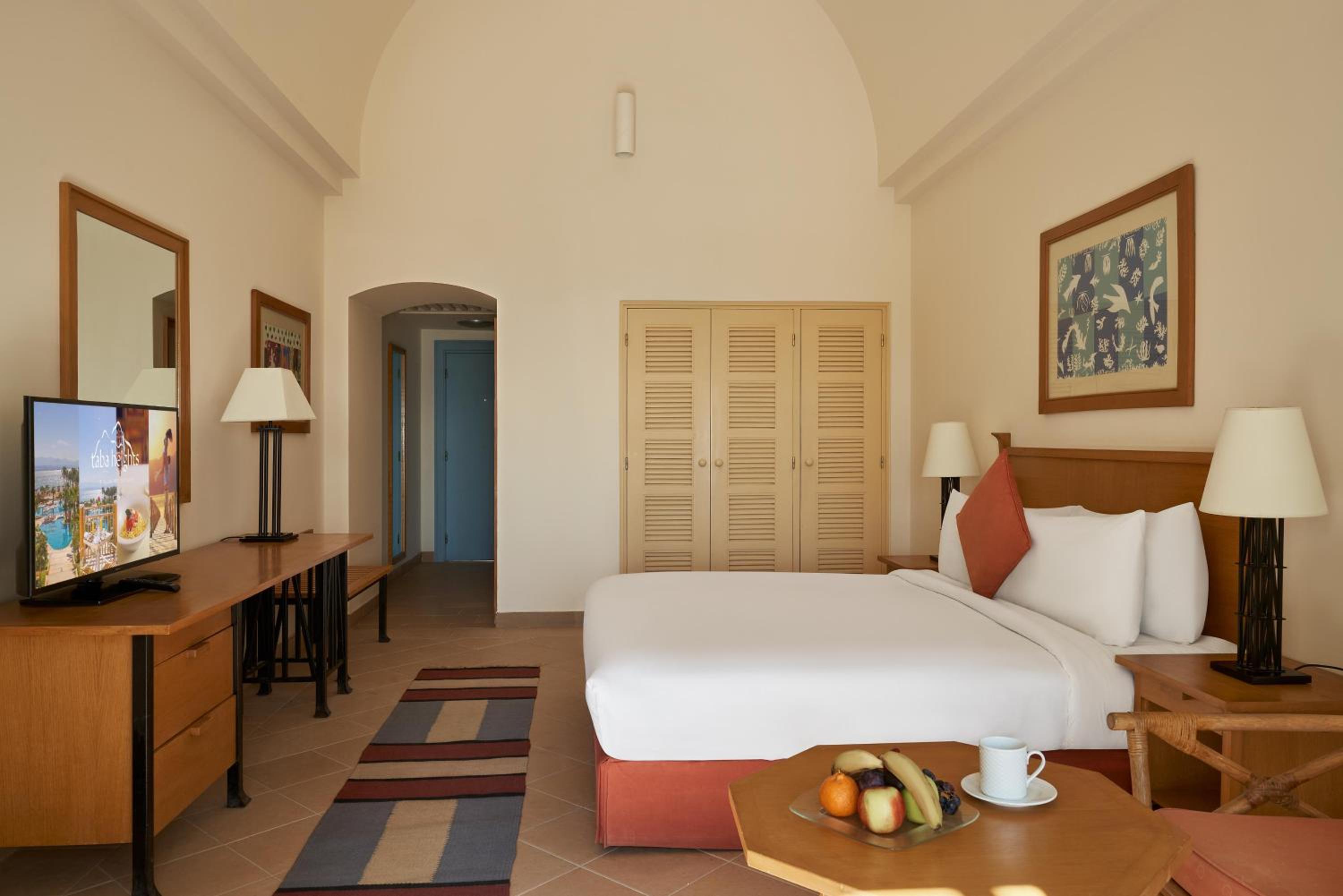 Standard Room Sea View King Bed photo 3