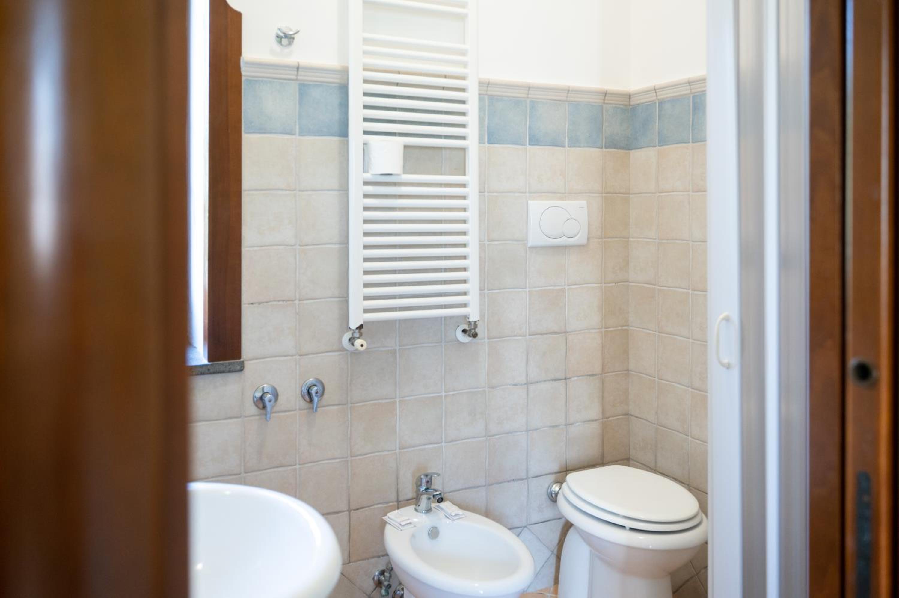 Double or Twin Room with Mountain View - Photo 8