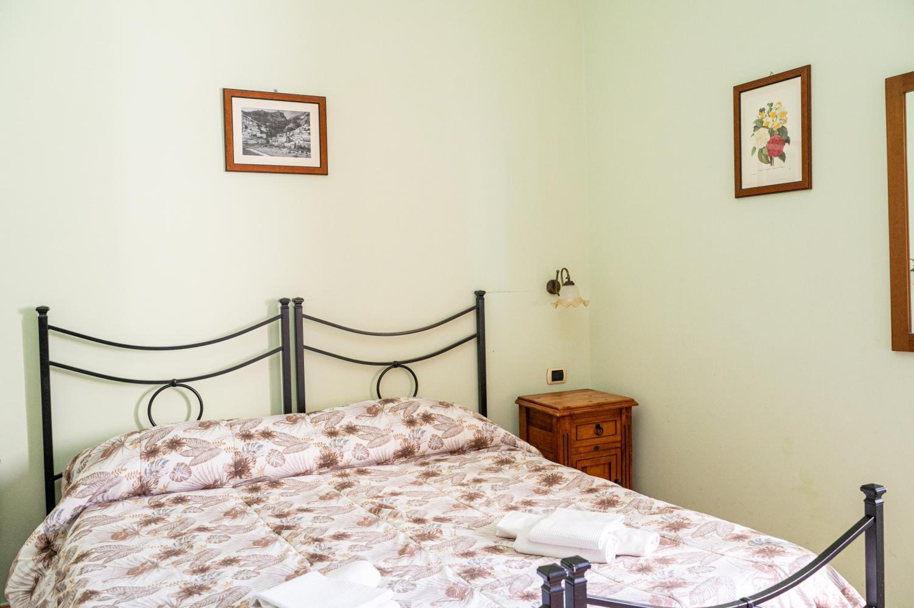 Double or Twin Room with Mountain View - Photo 18