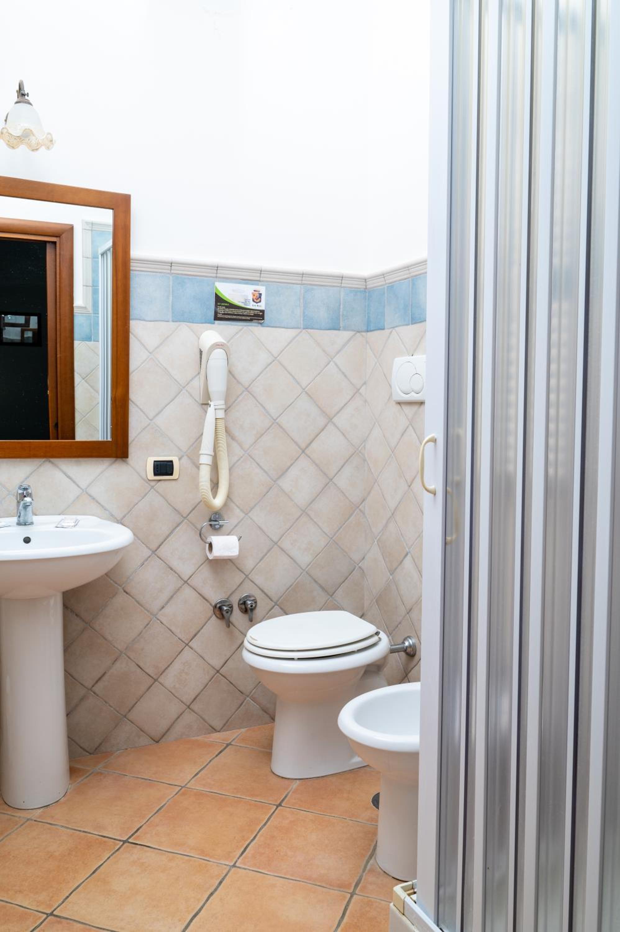 Deluxe Double or Twin Room with Mountain View - Photo 8