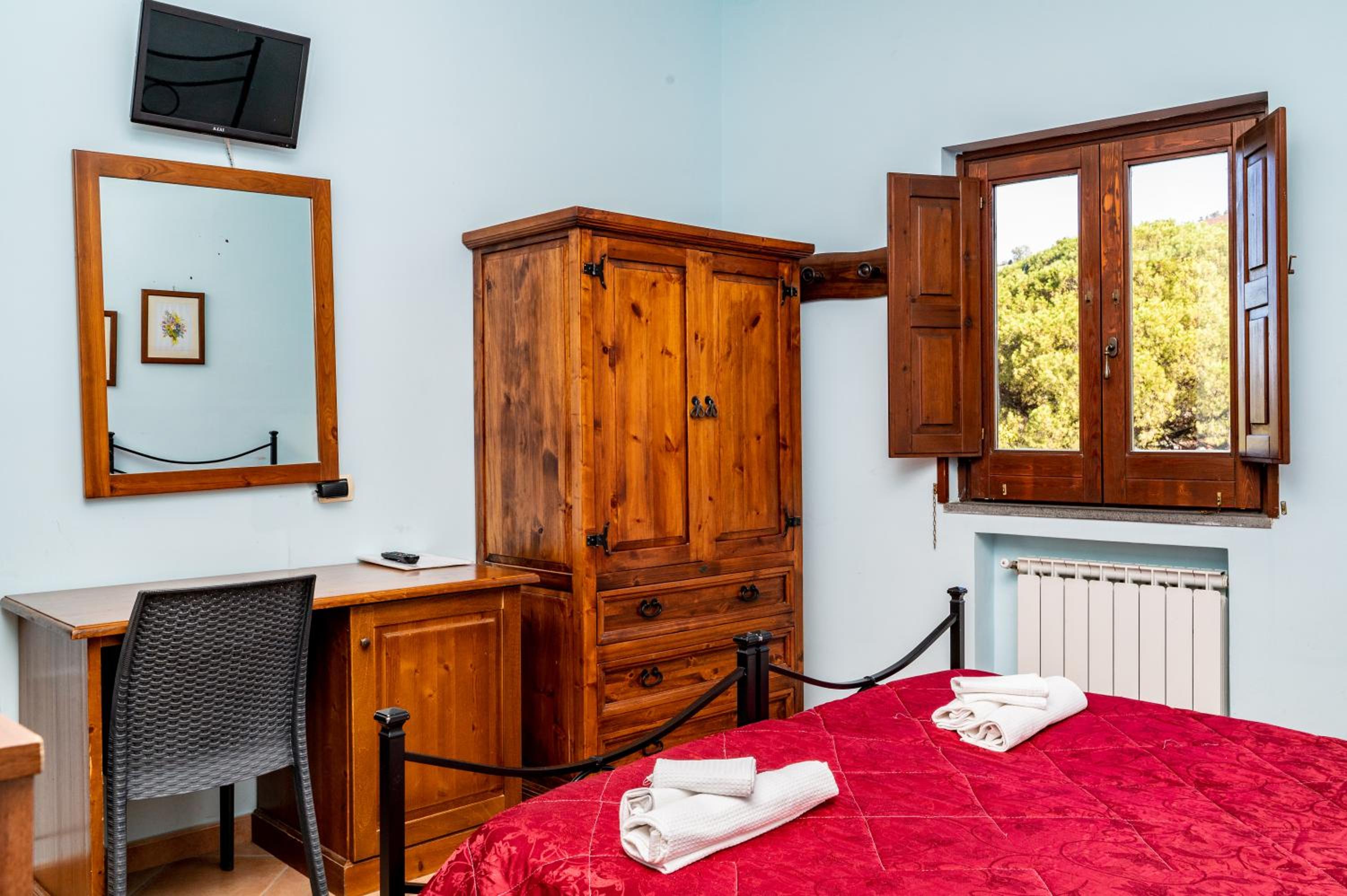 Deluxe Double or Twin Room with Mountain View - Photo 1