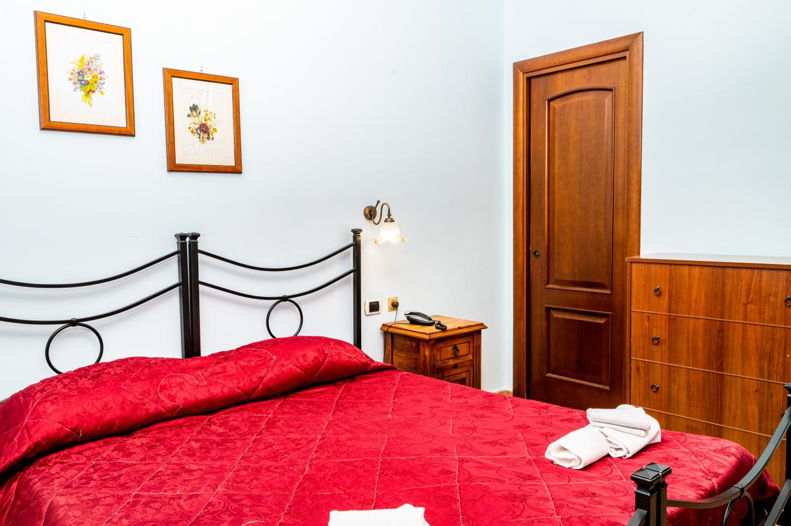 Deluxe Double or Twin Room with Mountain View - Photo 12