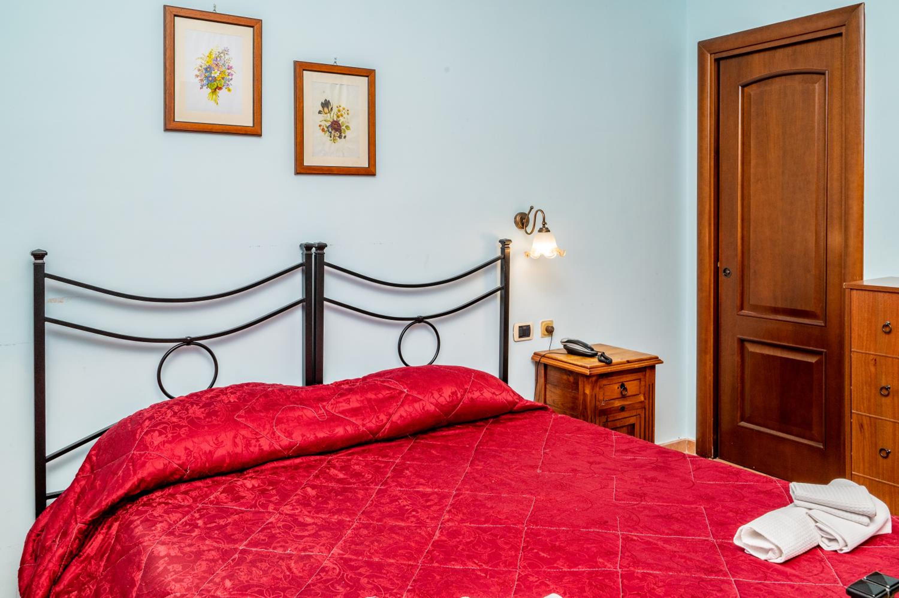 Deluxe Double or Twin Room with Mountain View - Photo 11