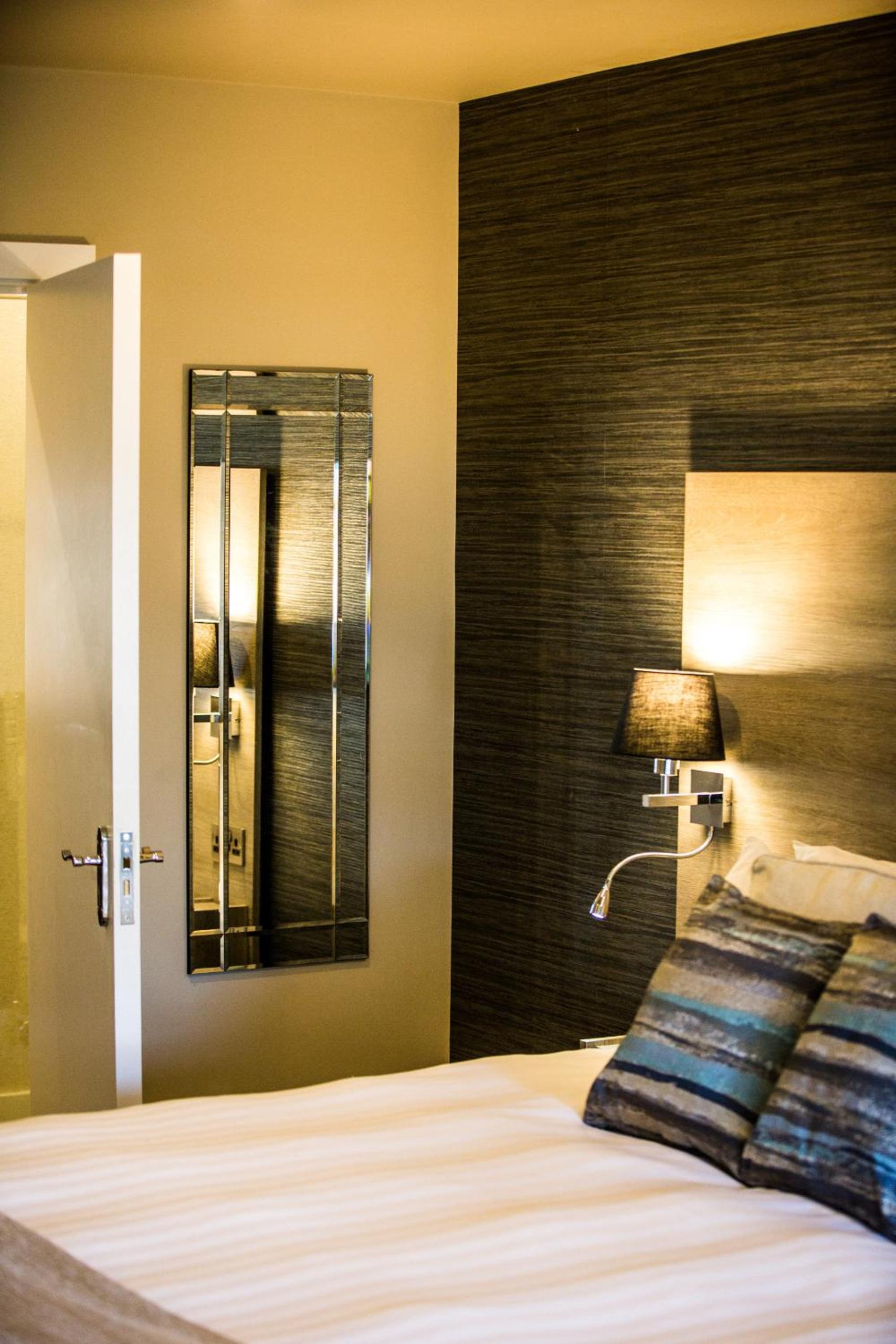 Deluxe Double Room - Photo 8