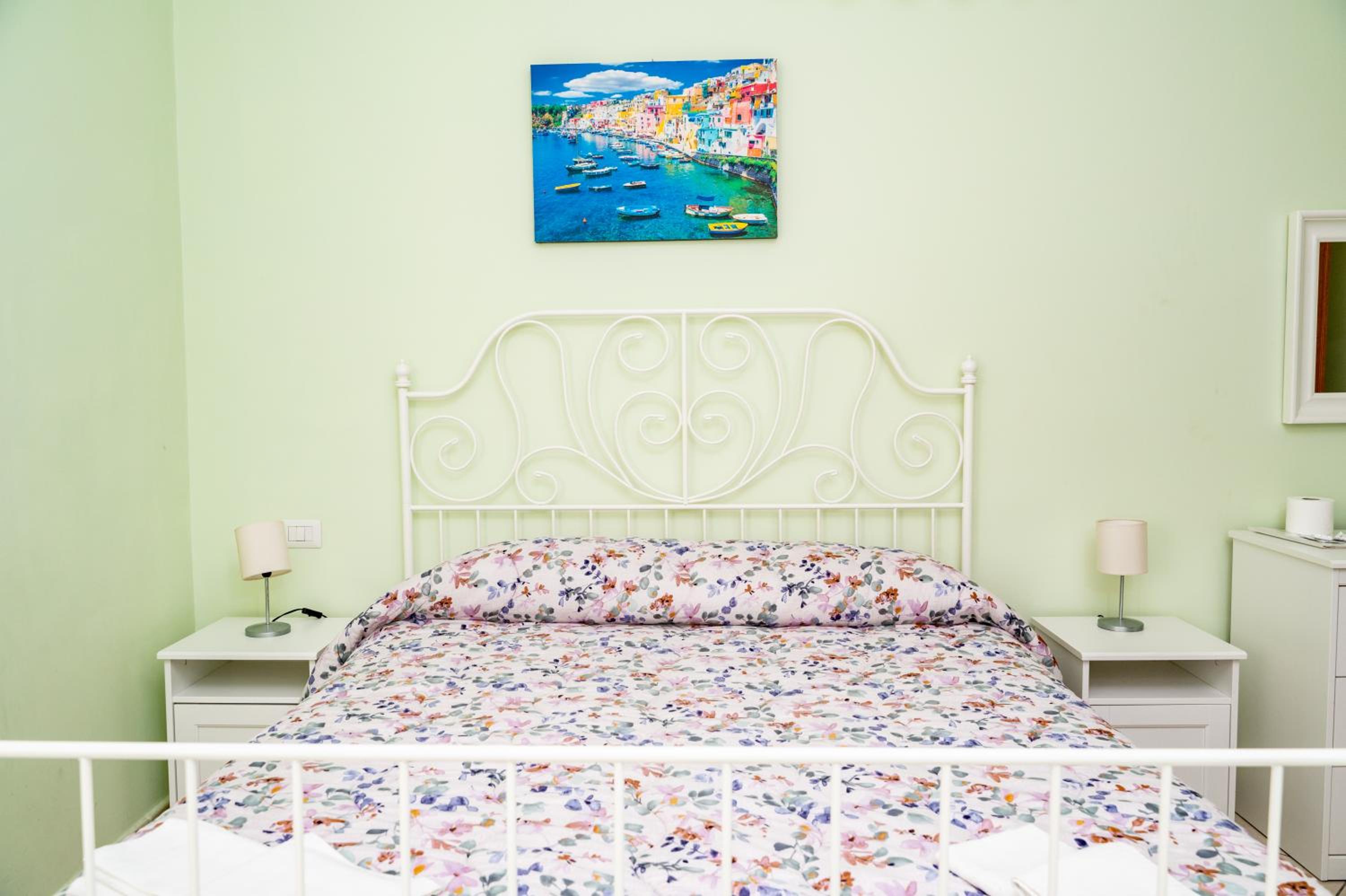 Double Room with Shared Bathroom - Separate Building - Photo 8