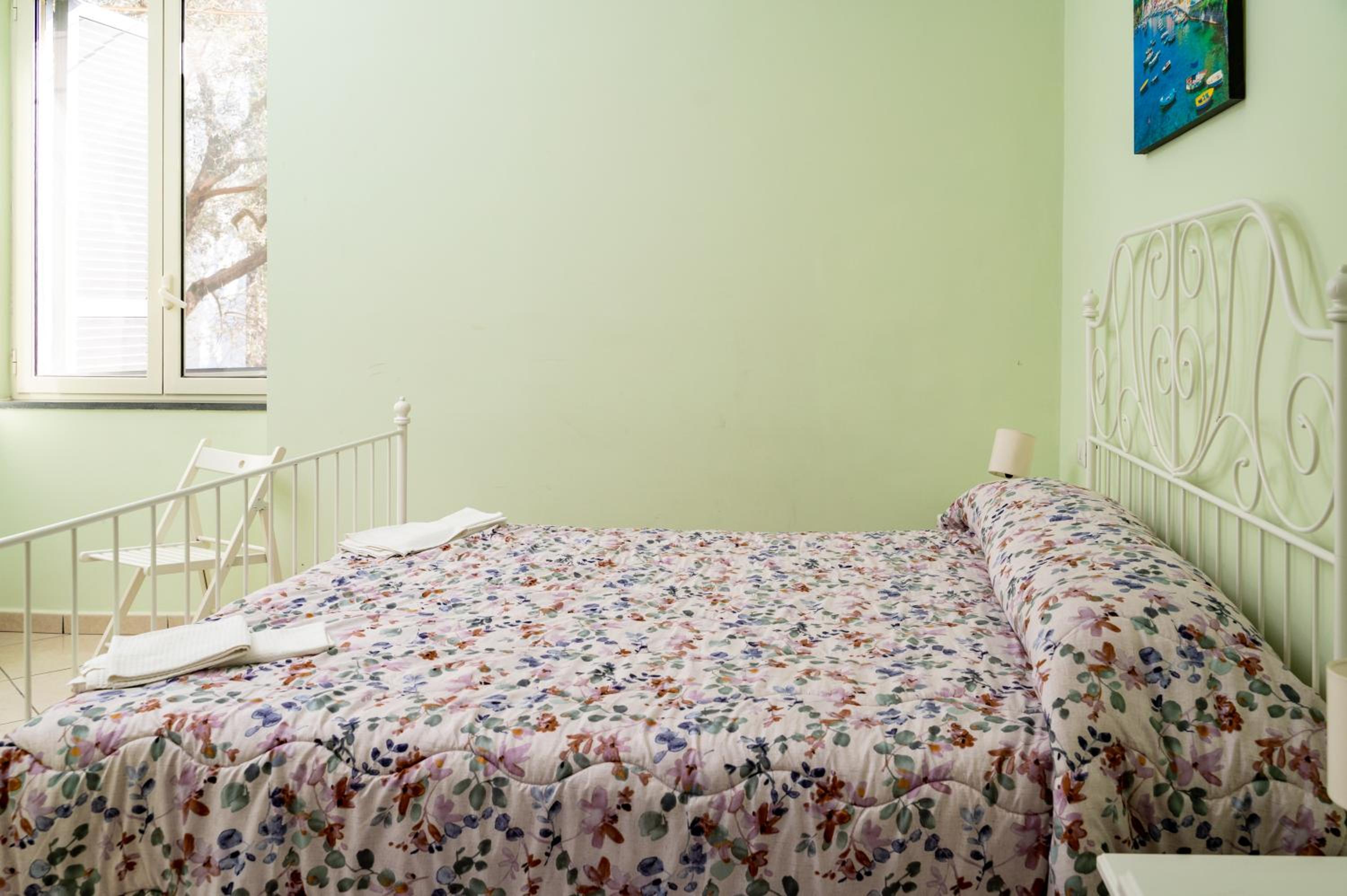 Double Room with Shared Bathroom - Separate Building - Photo 10