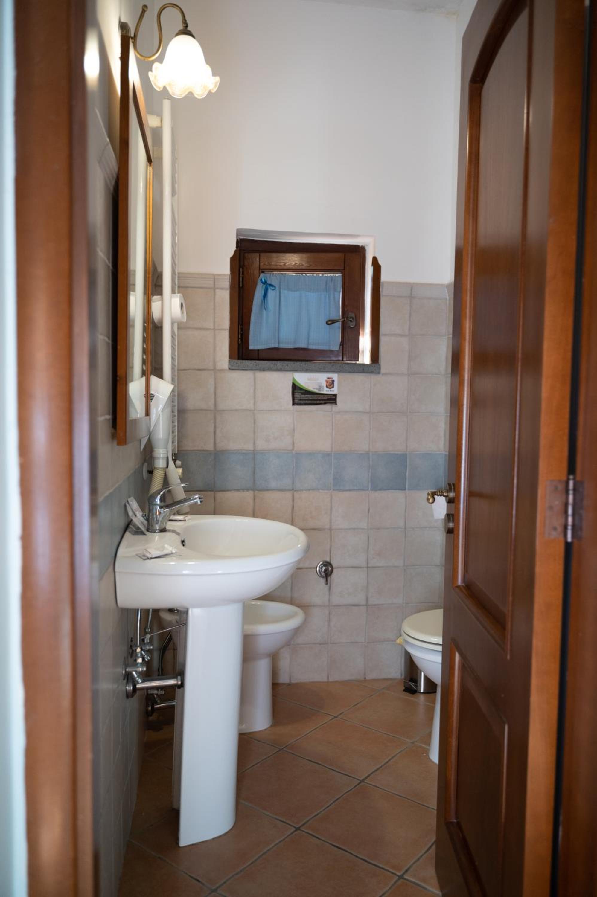 Deluxe Double Room with Sea View - Photo 2