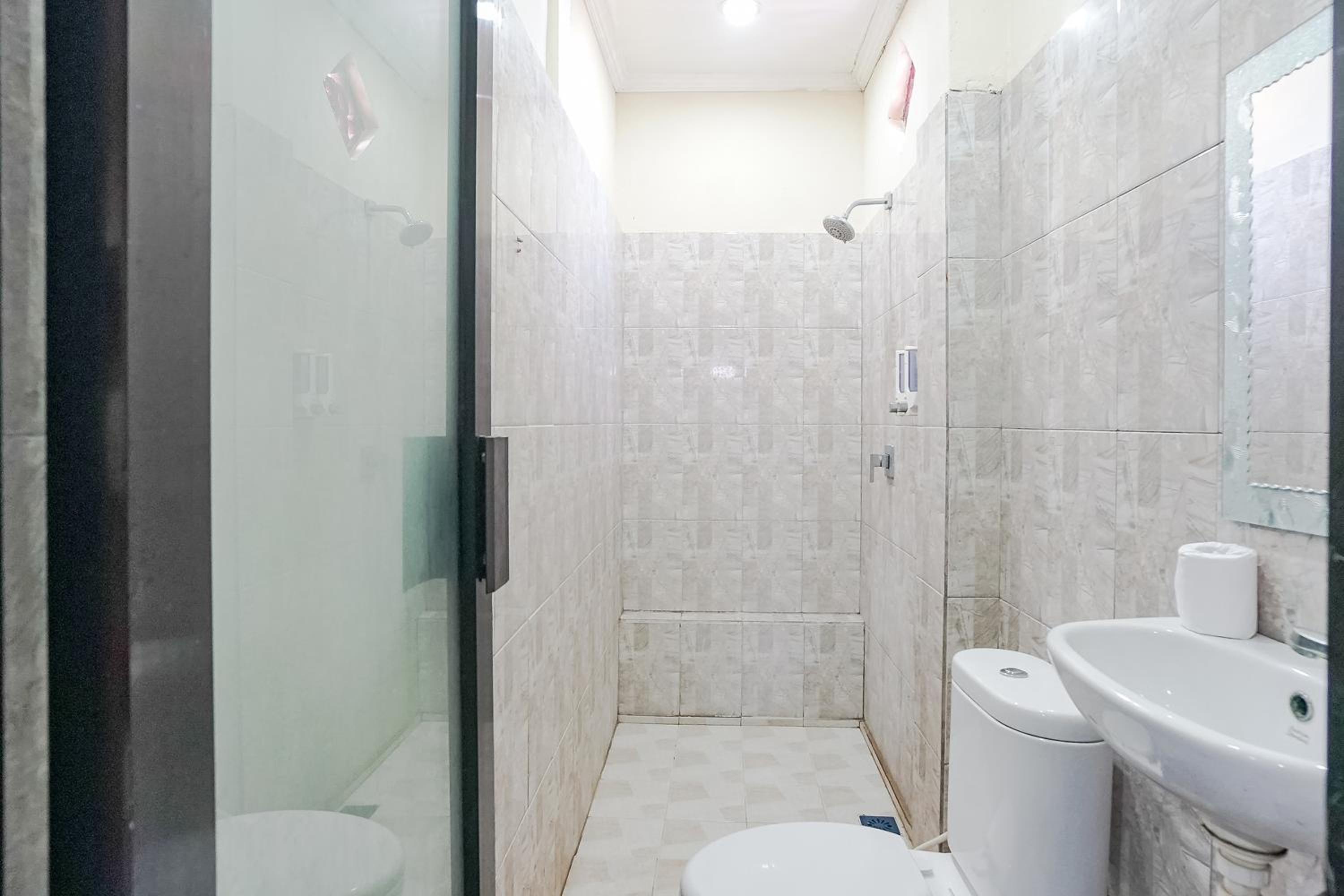 Standard Double Room - Photo 8