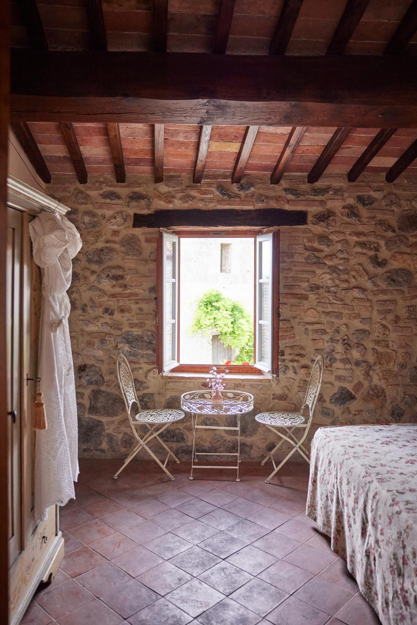Double Room - Photo 15