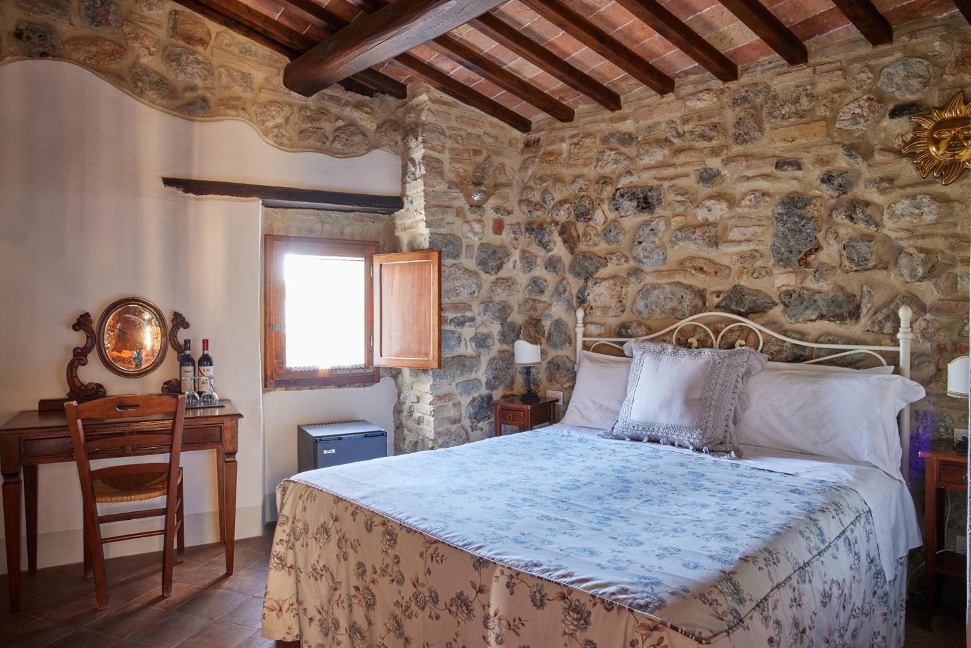 Double Room - Photo 10