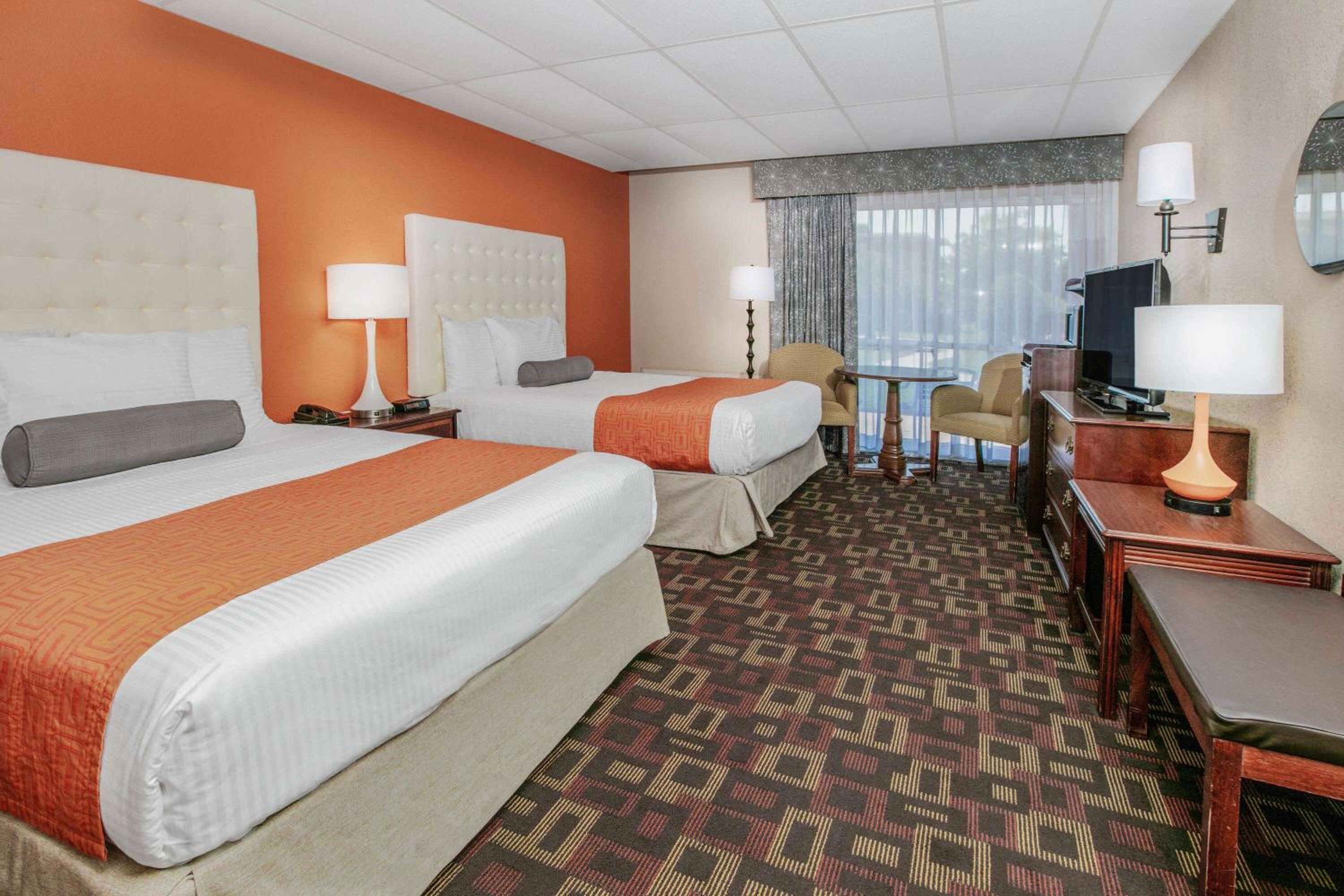 Queen Room with Two Queen Beds - Non-Smoking - Photo 1
