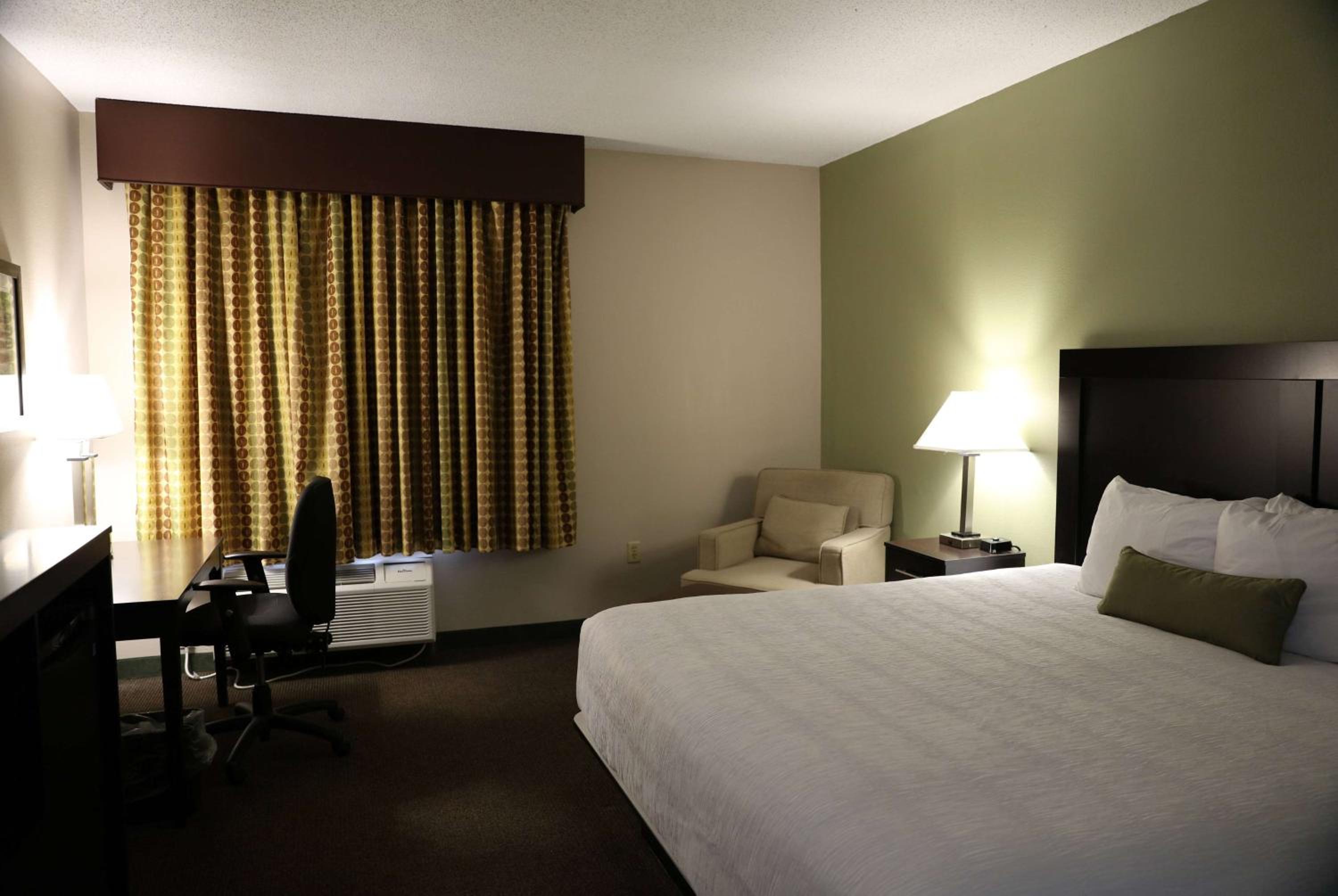 Standard King Room - Non-Smoking  - Photo 1