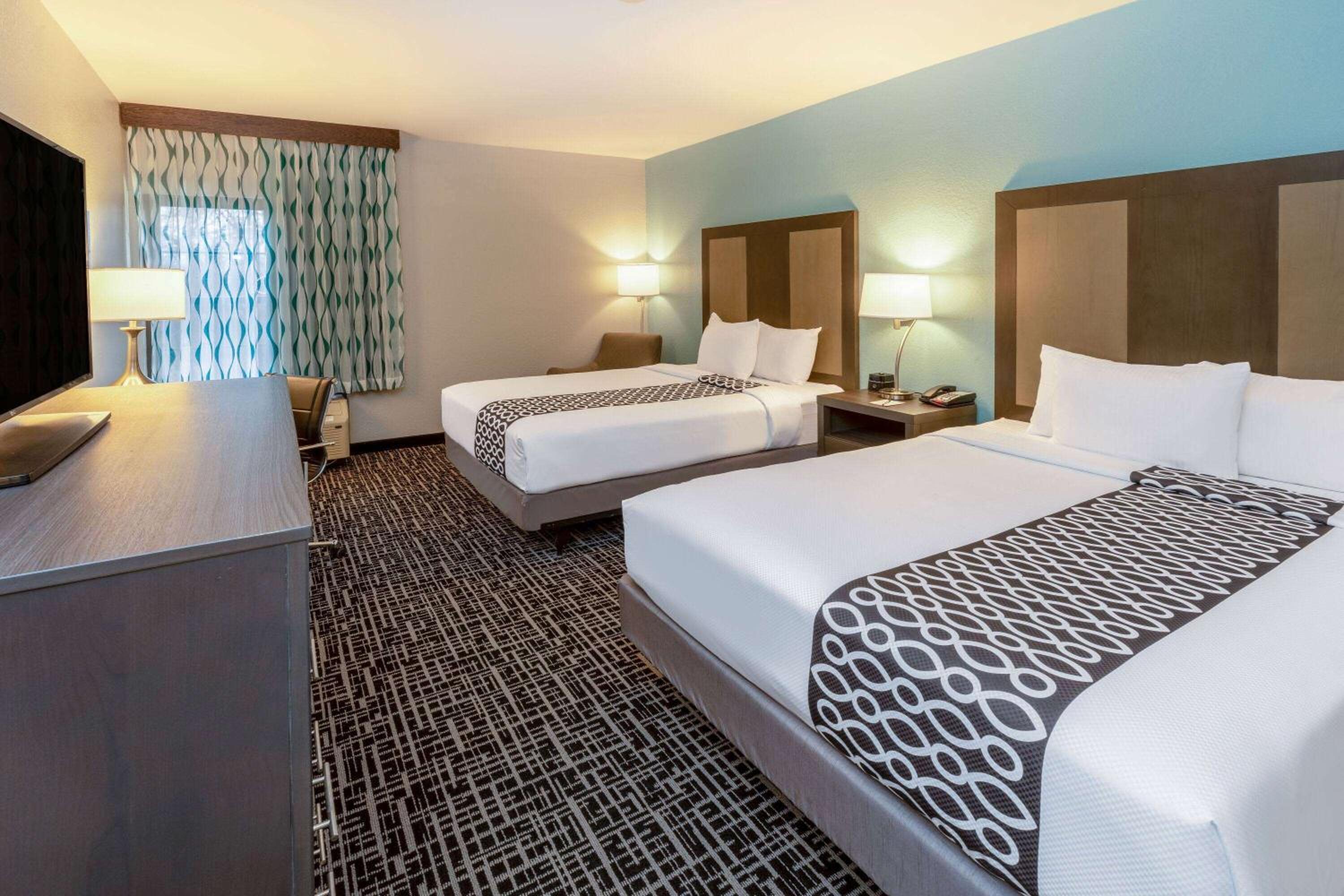 2 Queen Beds, Mobility Accessible Room, Bathtub w/ Grab Bars, Non-Smoking - Photo 1