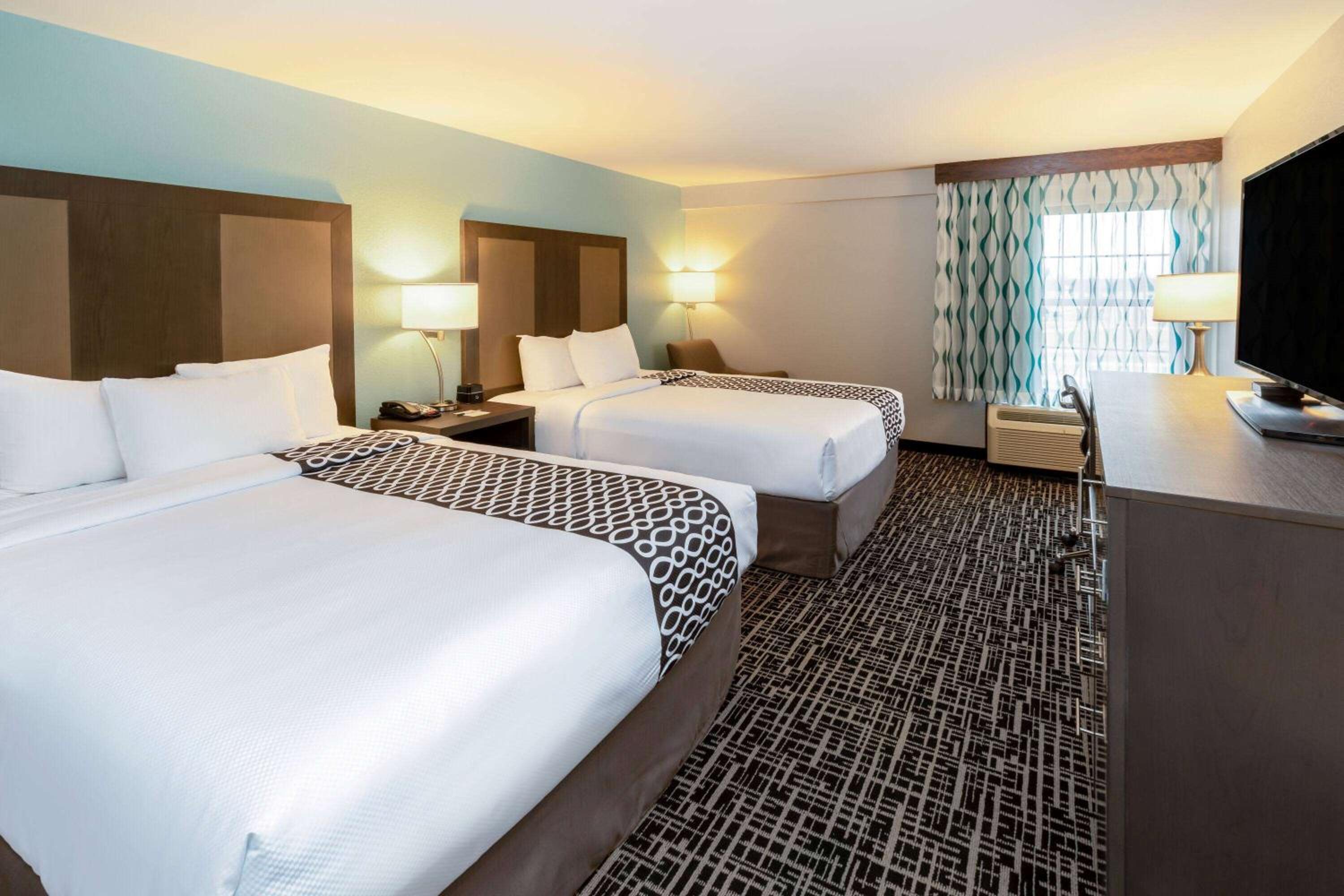 Queen Room with Two Queen Beds - Non-Smoking - Photo 1