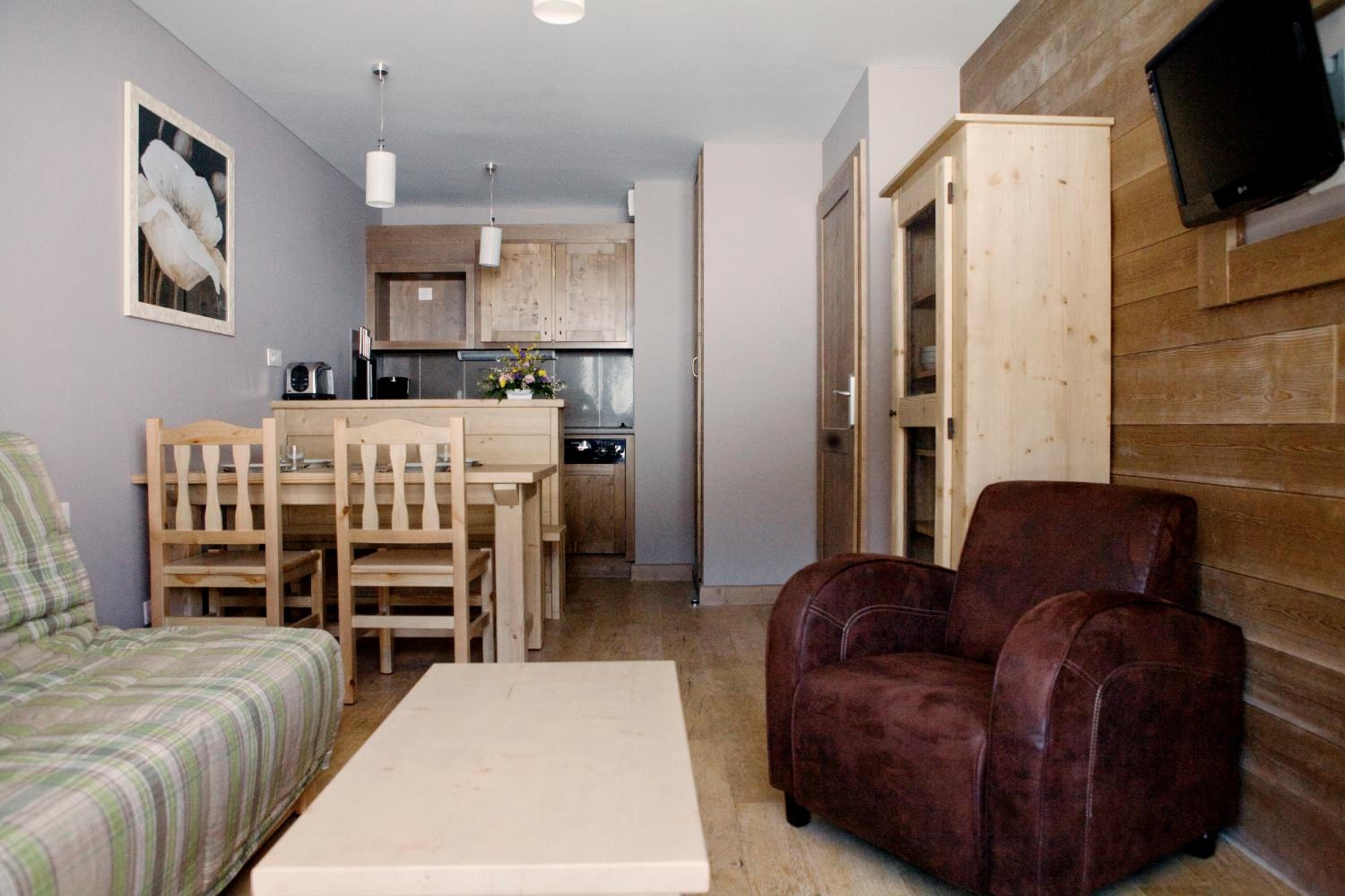 Studio (3 Adults)