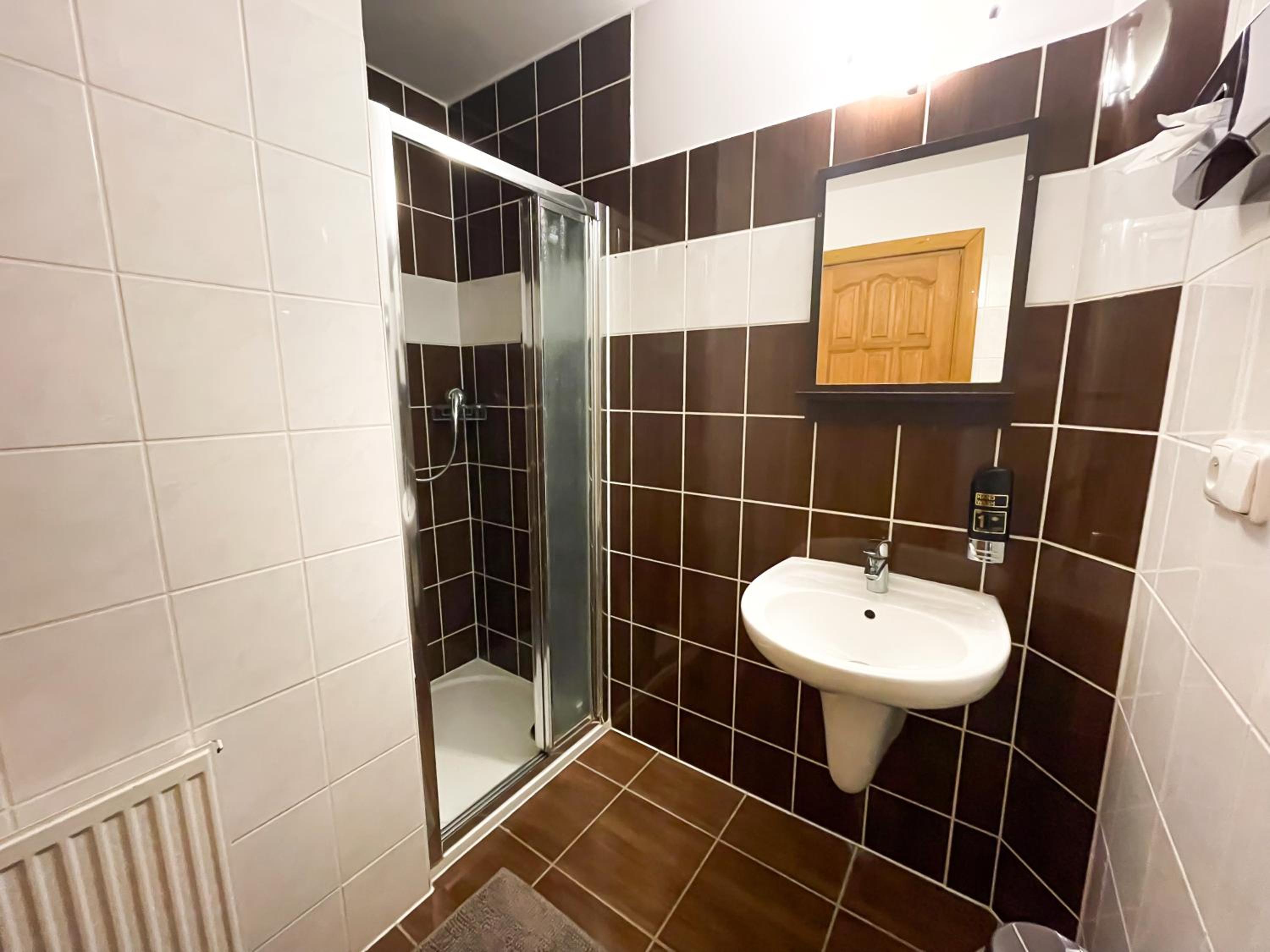 Twin Room - Photo 3