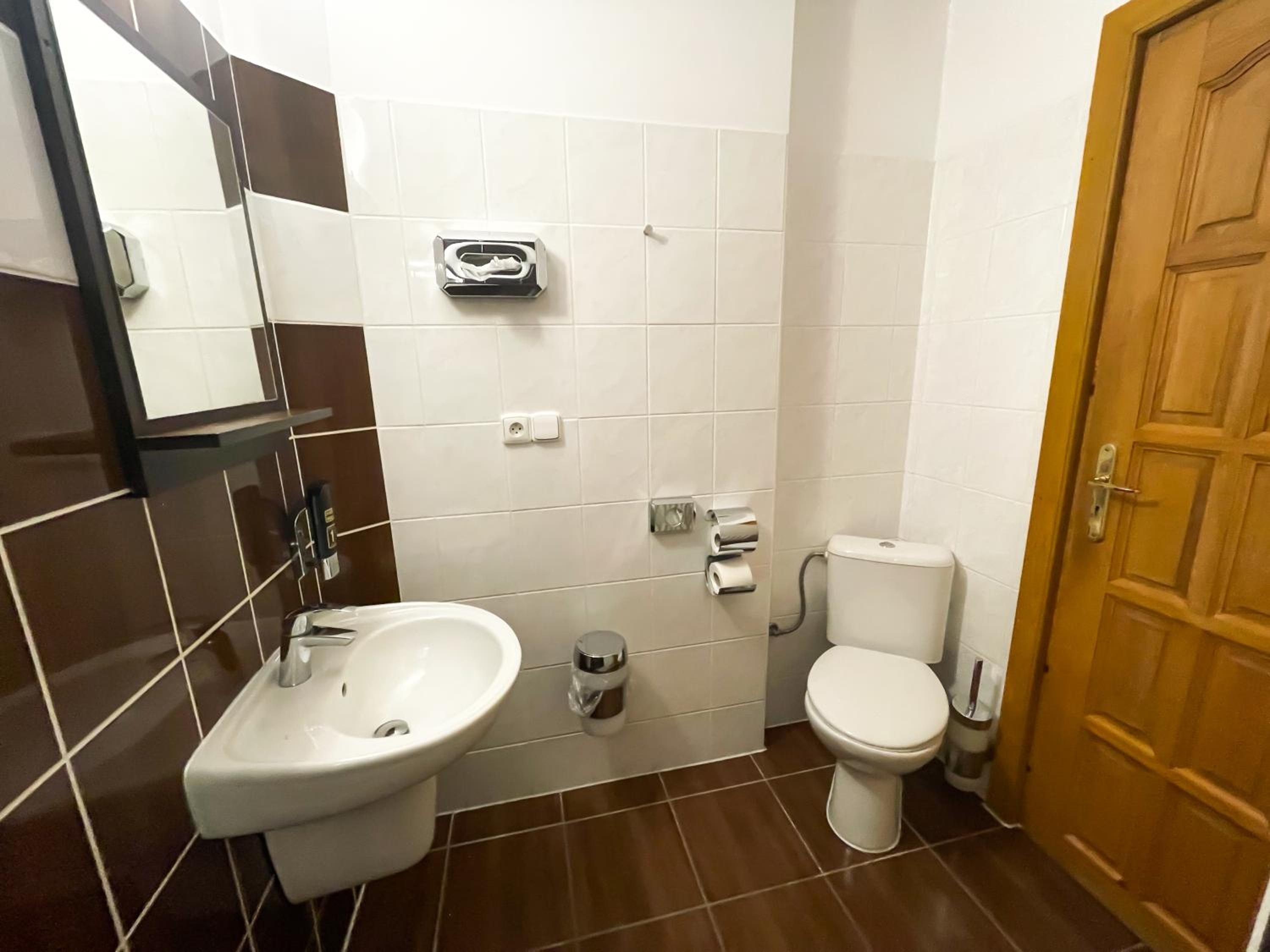 Twin Room - Photo 6