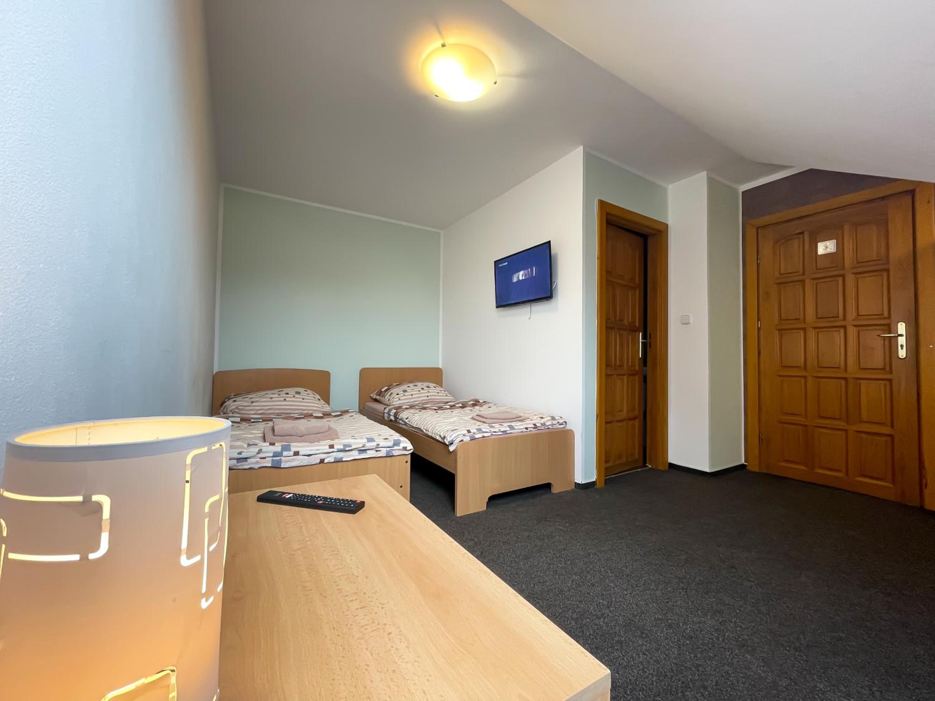 Twin Room - Photo 5