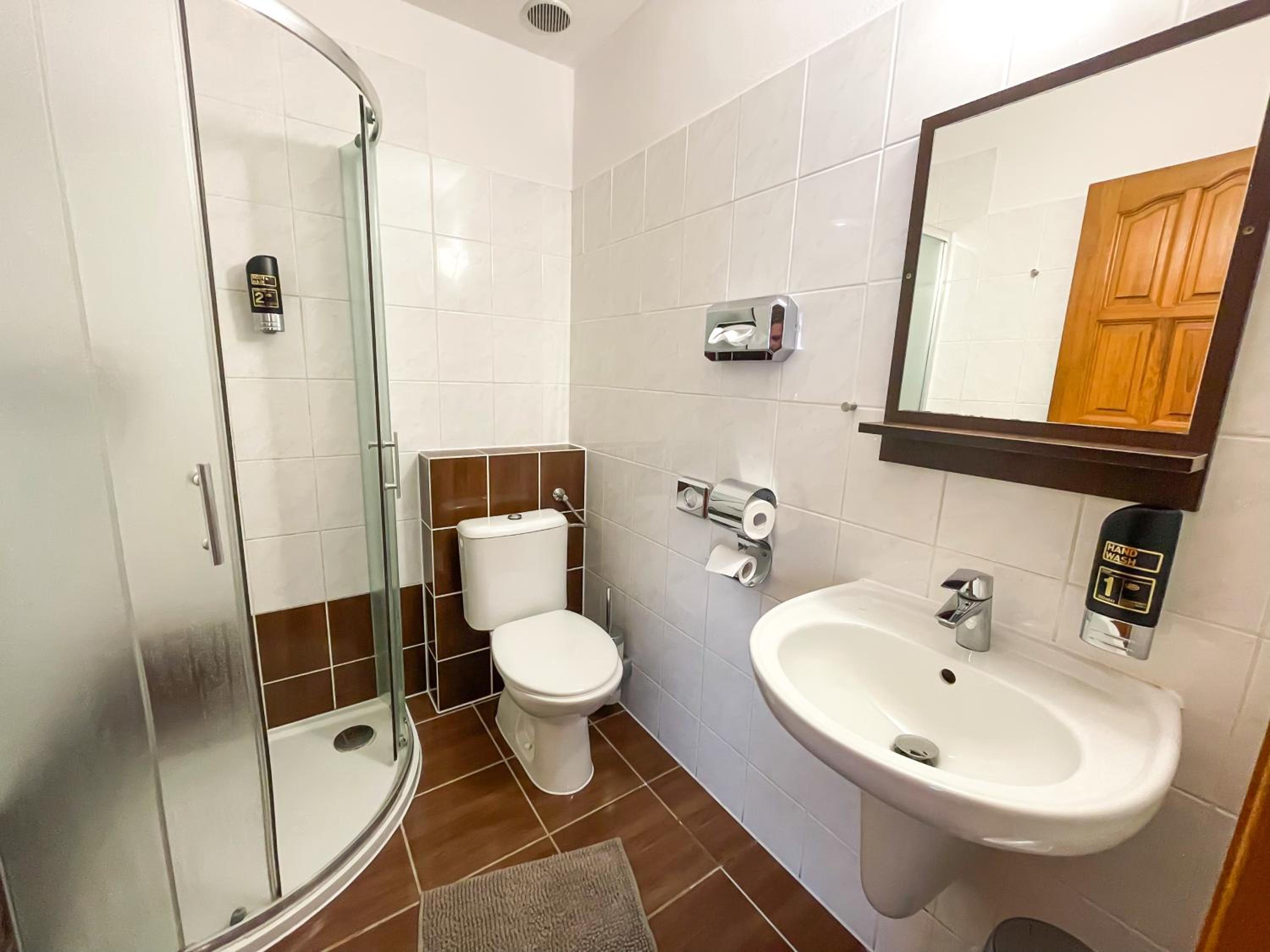 Twin Room - Photo 4