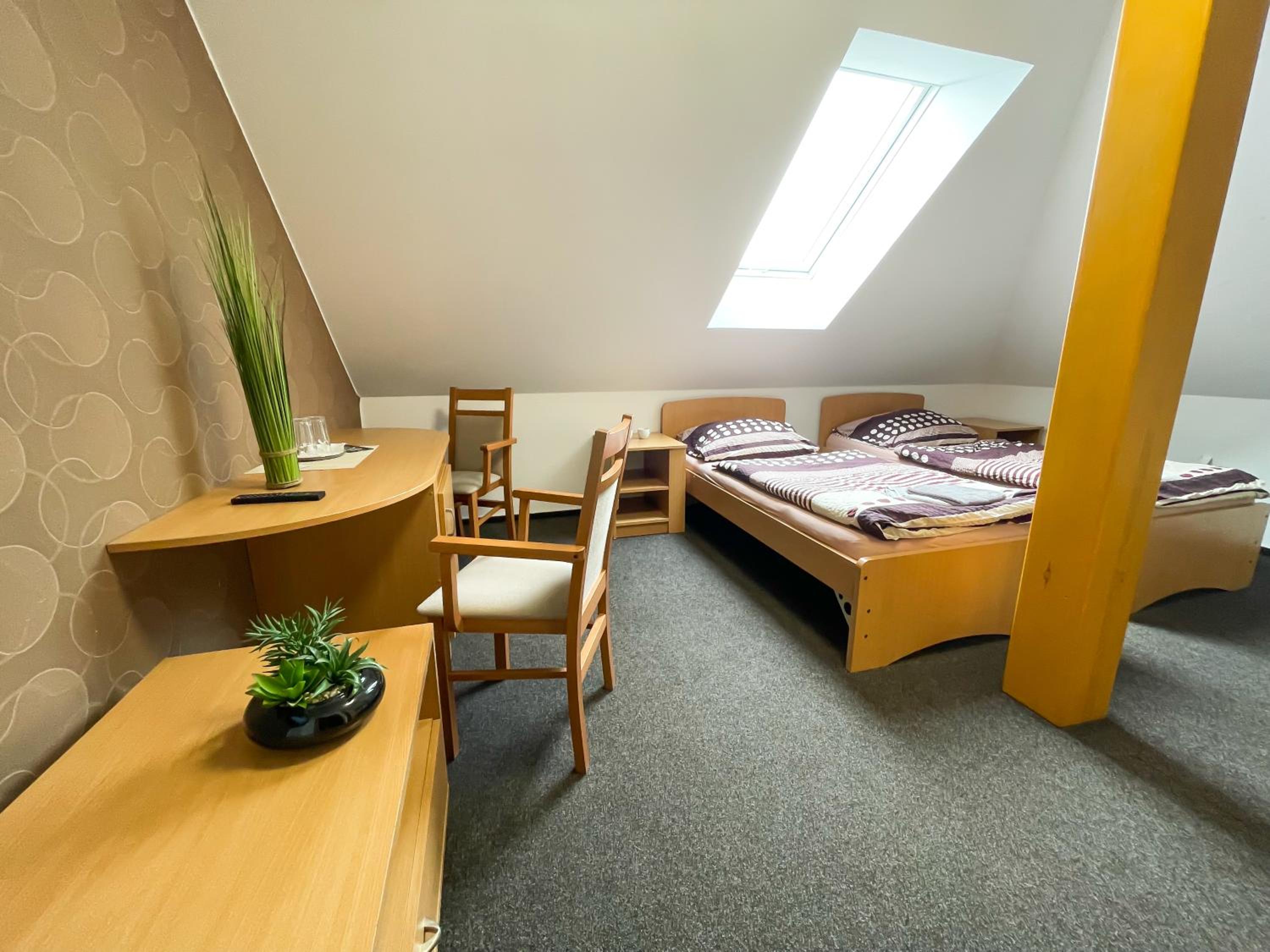 Twin Room - Photo 8