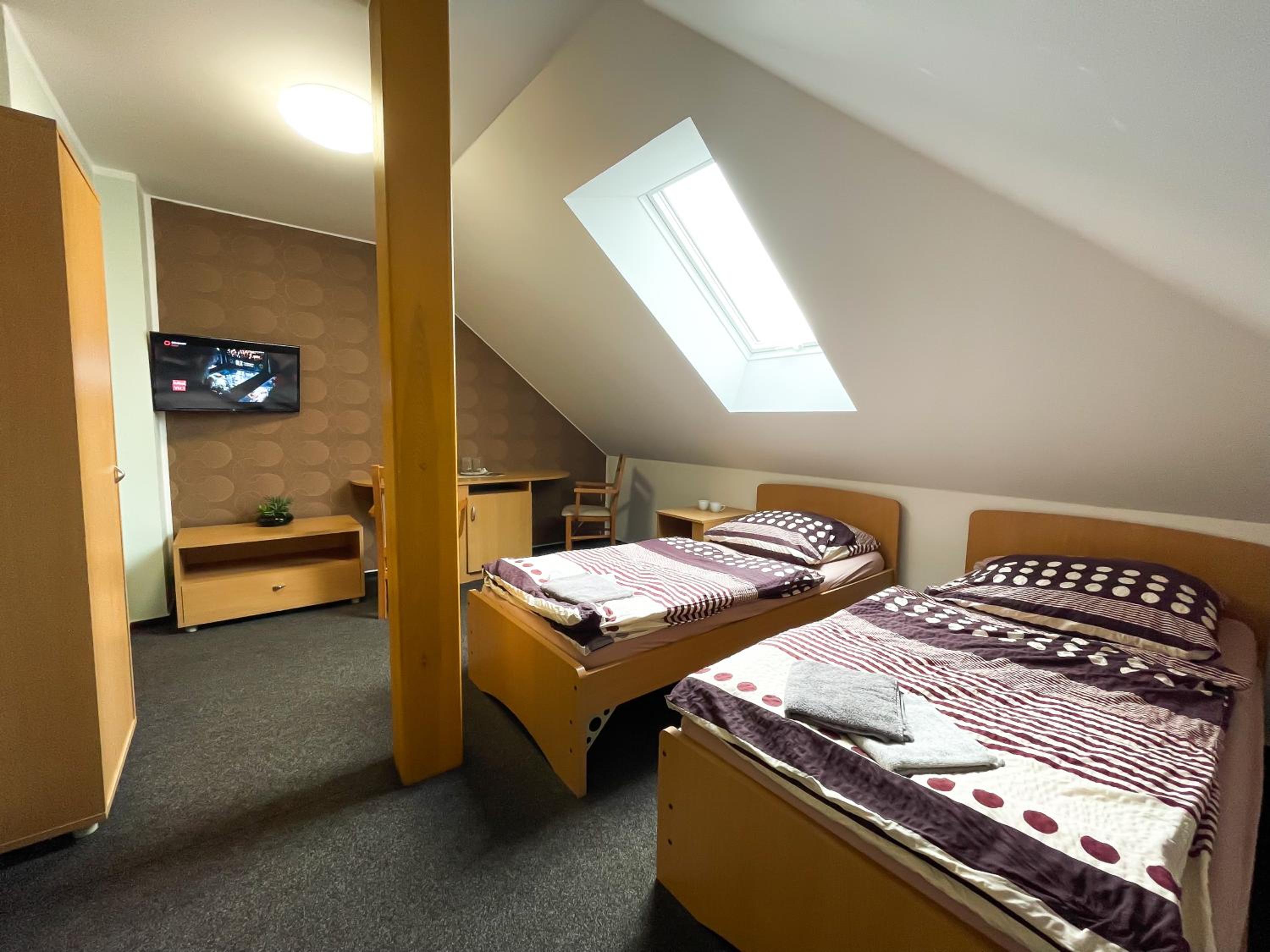 Twin Room - Photo 9