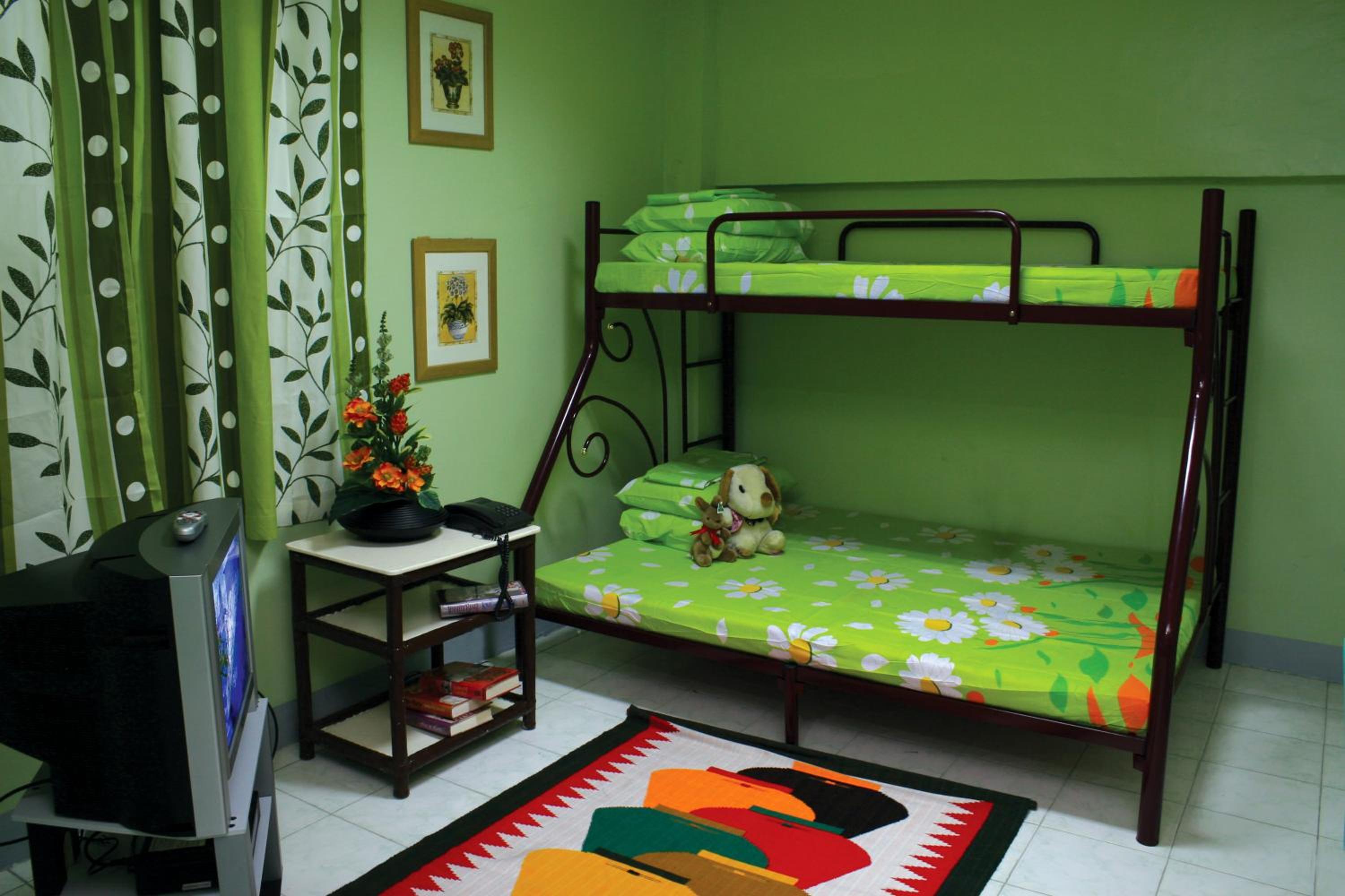 Family Room (3 Adults) - Photo 1