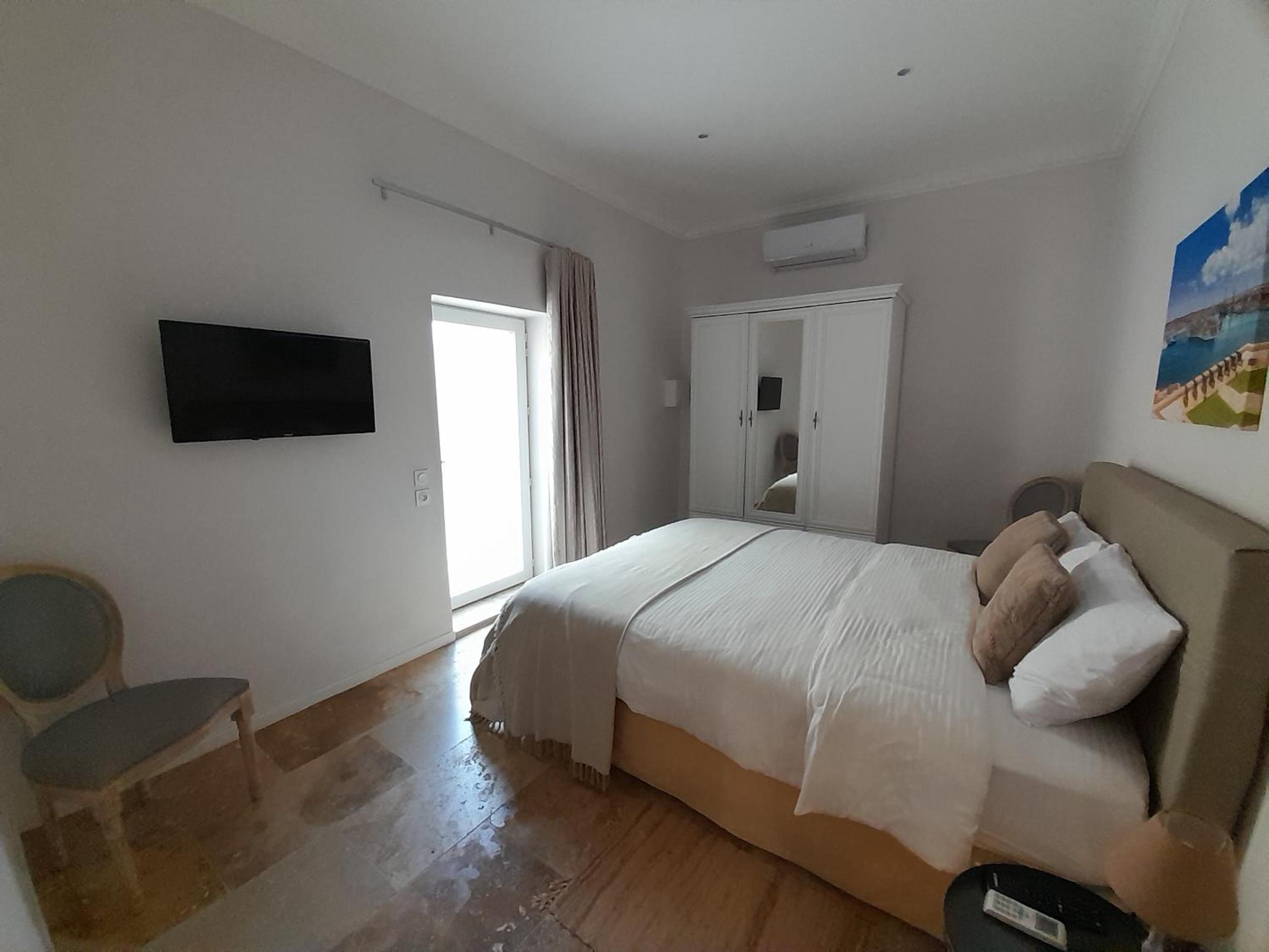 Deluxe Room - Photo 4