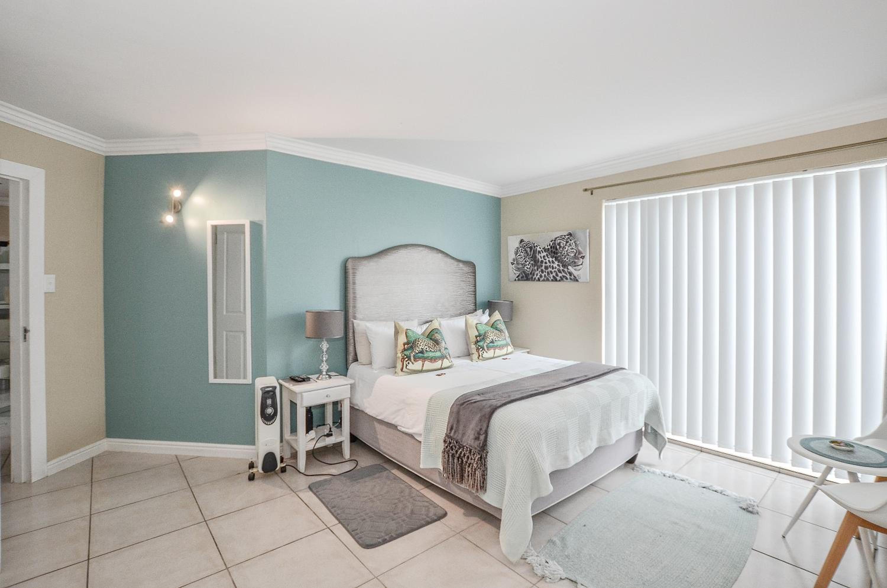 Deluxe Queen Suite
