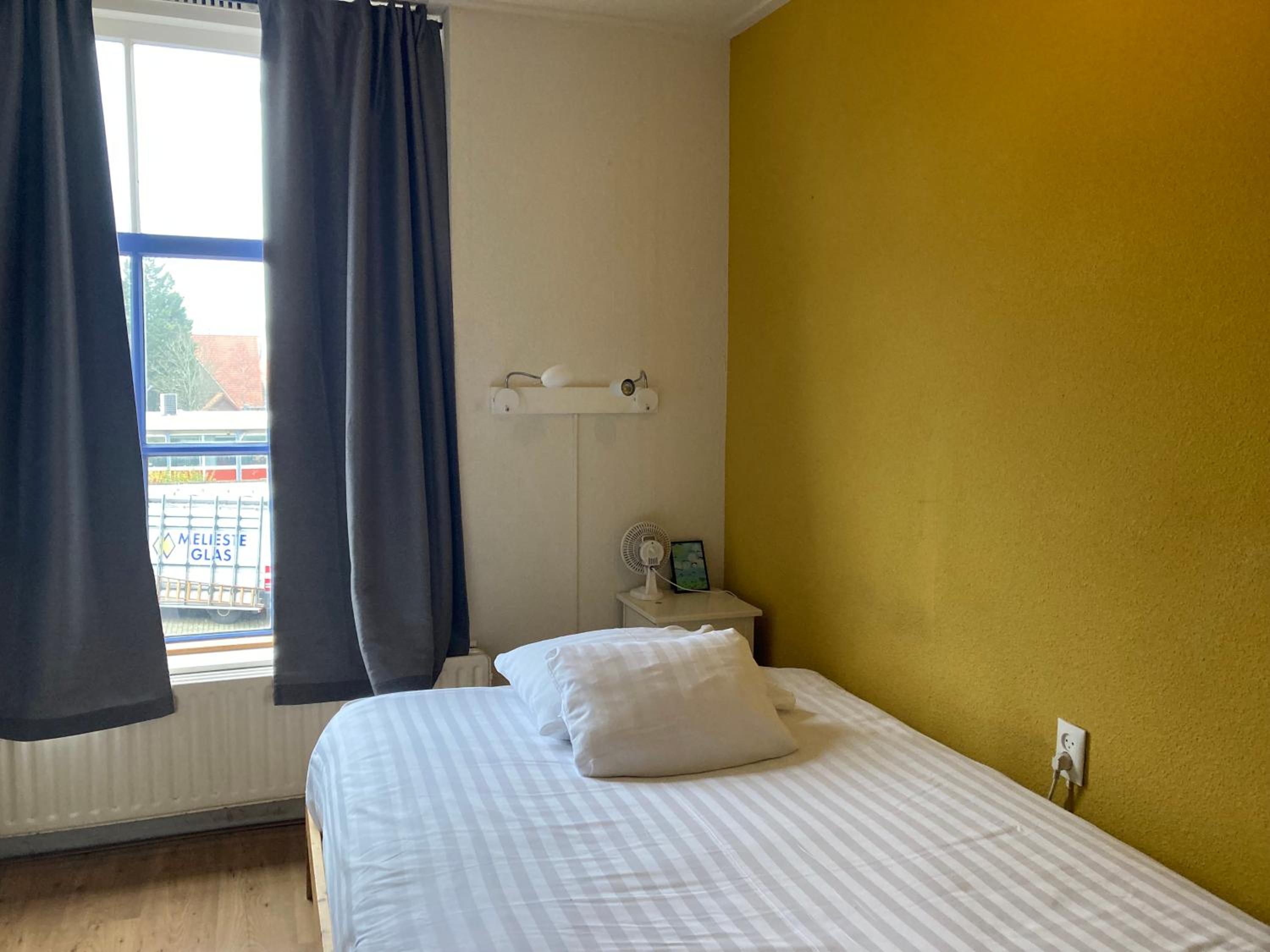 Single Room with Bathroom photo 1