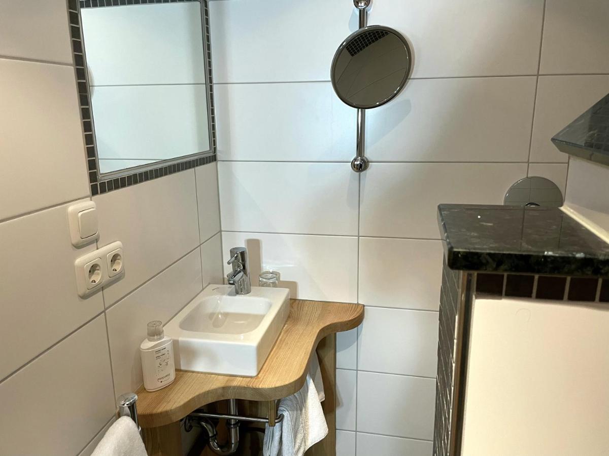 Budget Double Room - Photo 3