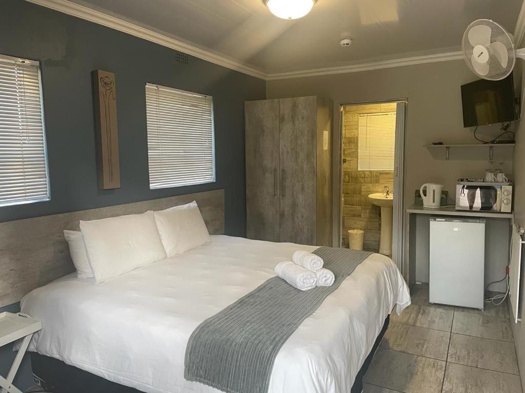 Double or Twin Room - Photo 1