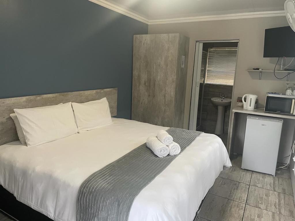 Deluxe Double or Twin Room - Photo 1