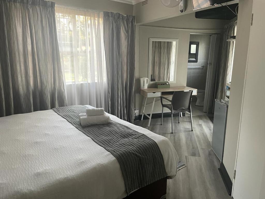 Deluxe Double or Twin Room with Pool Access - Photo 1