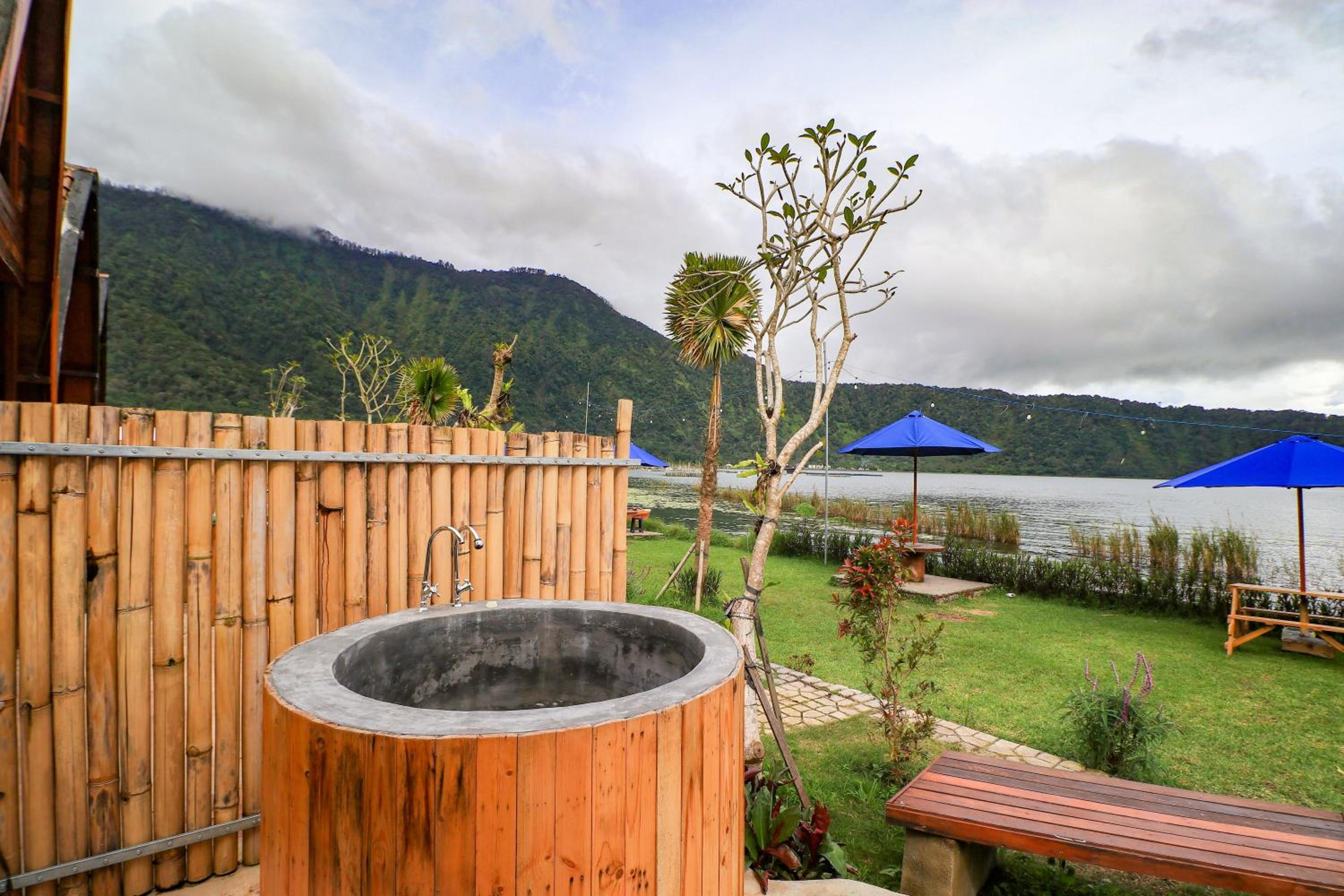Triple Room with Lake View photo 2