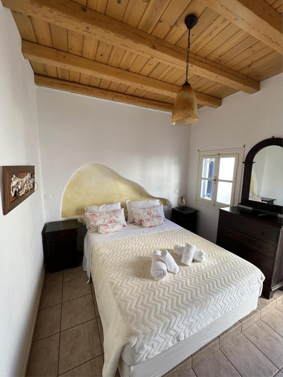 One-Bedroom House photo 1