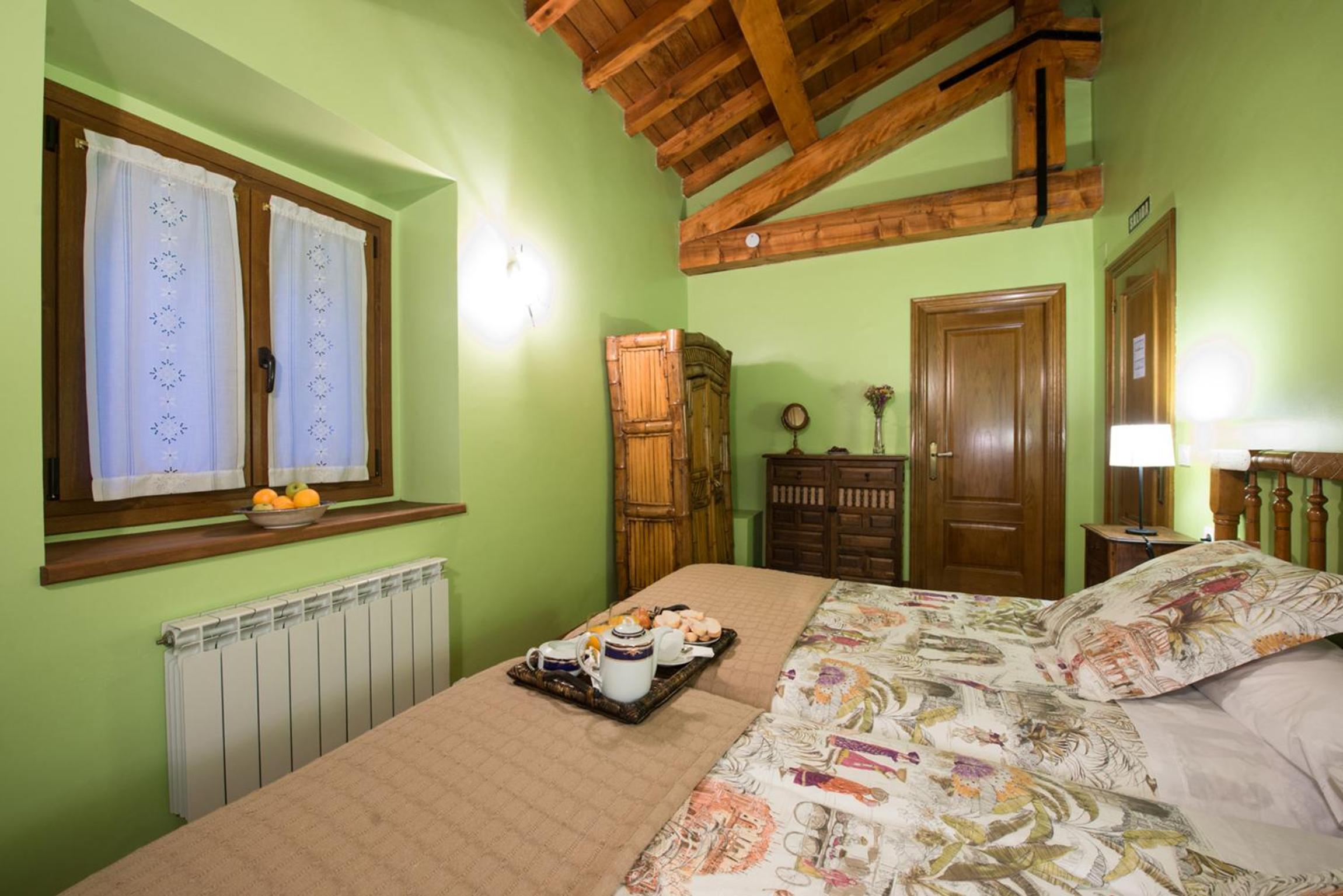 Triple Room with Private Bathroom - Photo 2