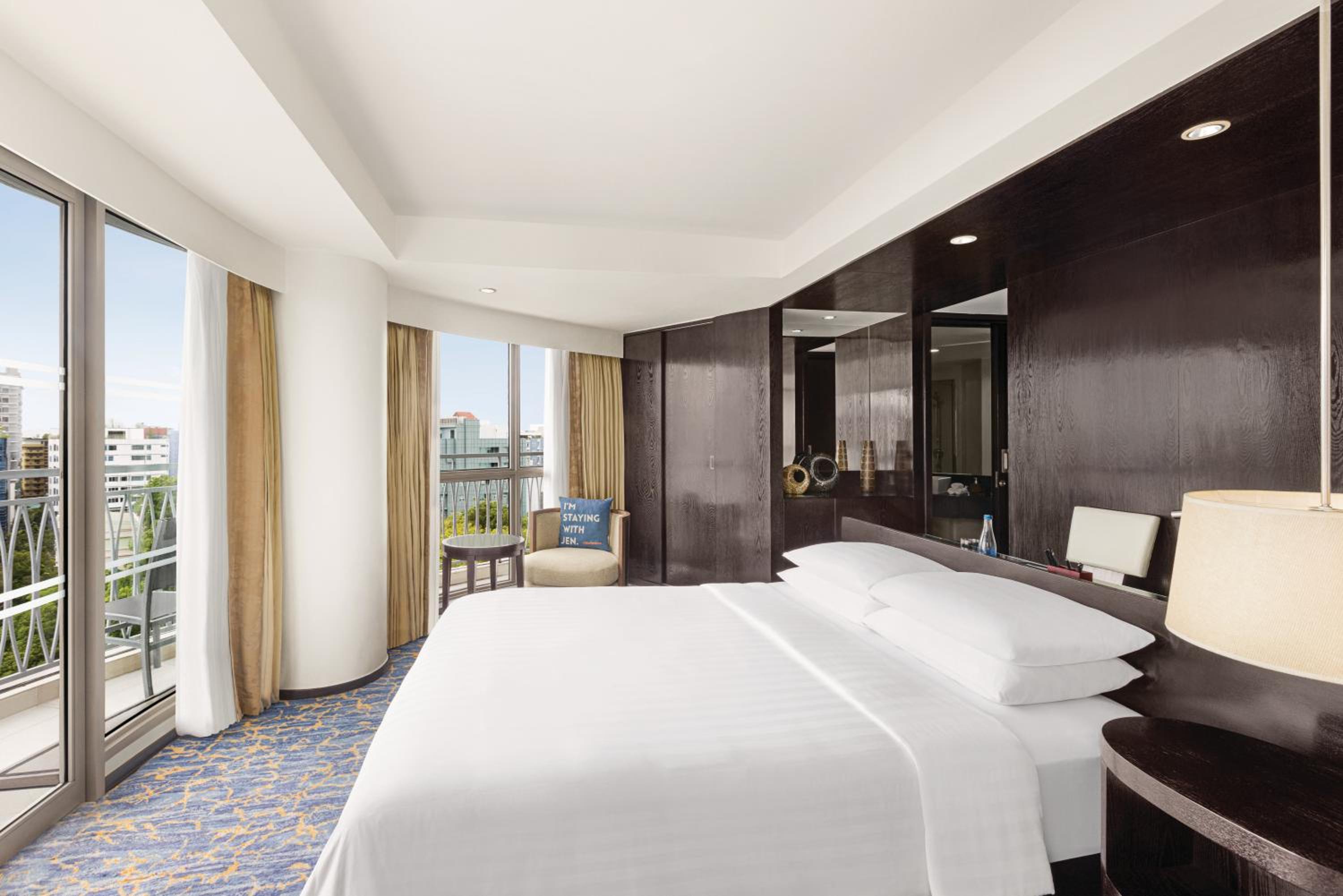 Executive Double Room (Free Return Airport Transfer, Complimentary Wifi) - Photo 1