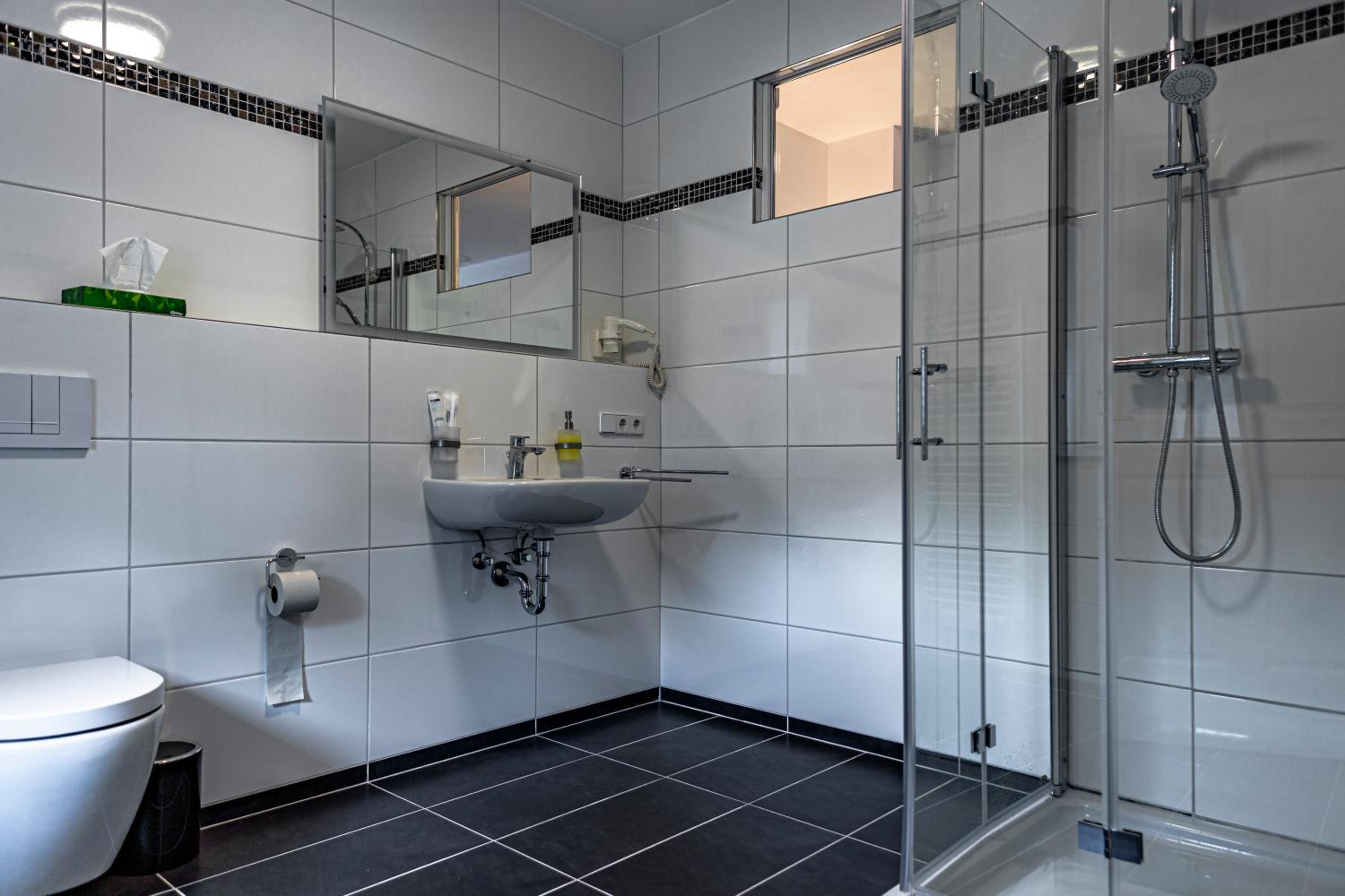 Double or Twin Room - Photo 12