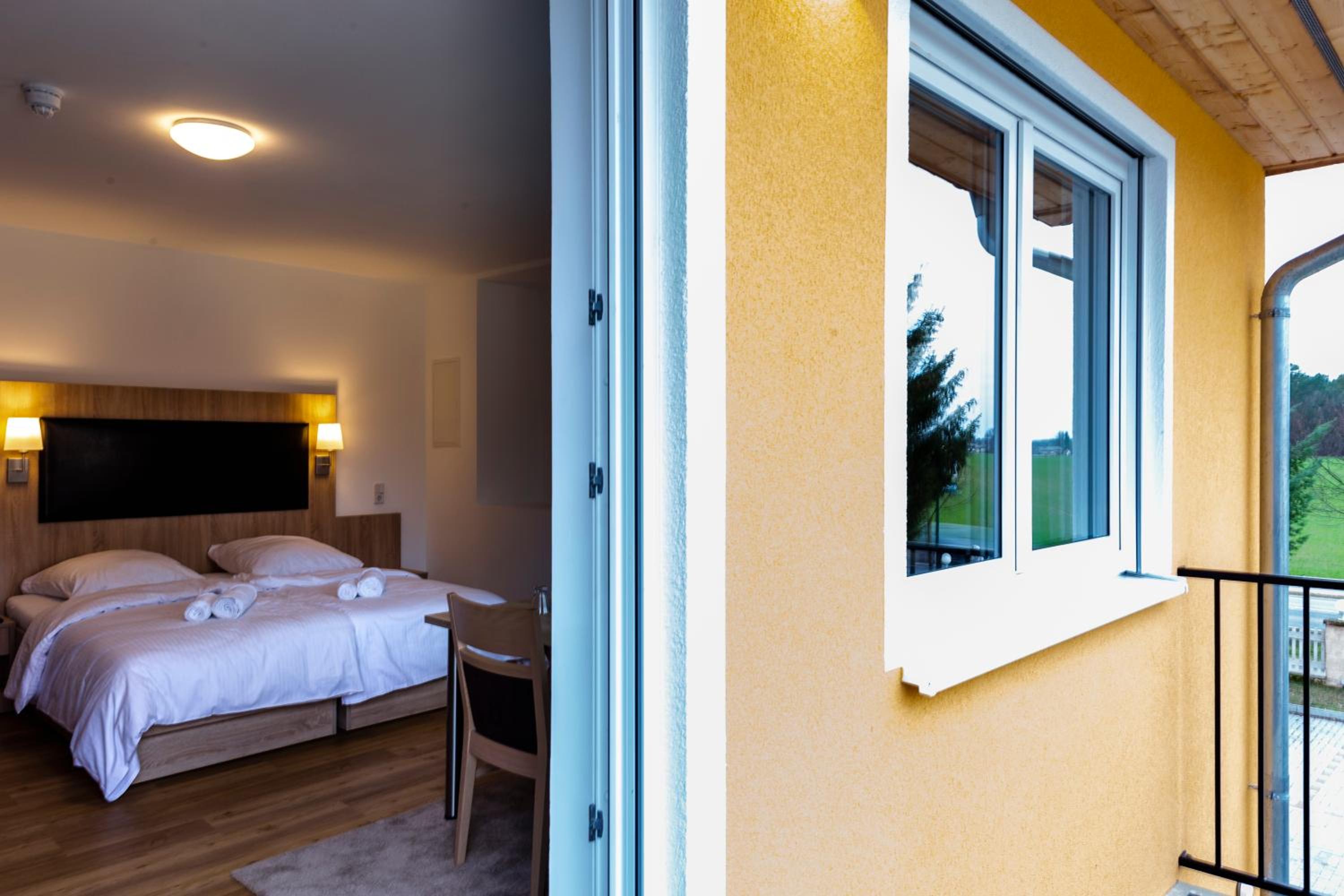 Double or Twin Room - Photo 7