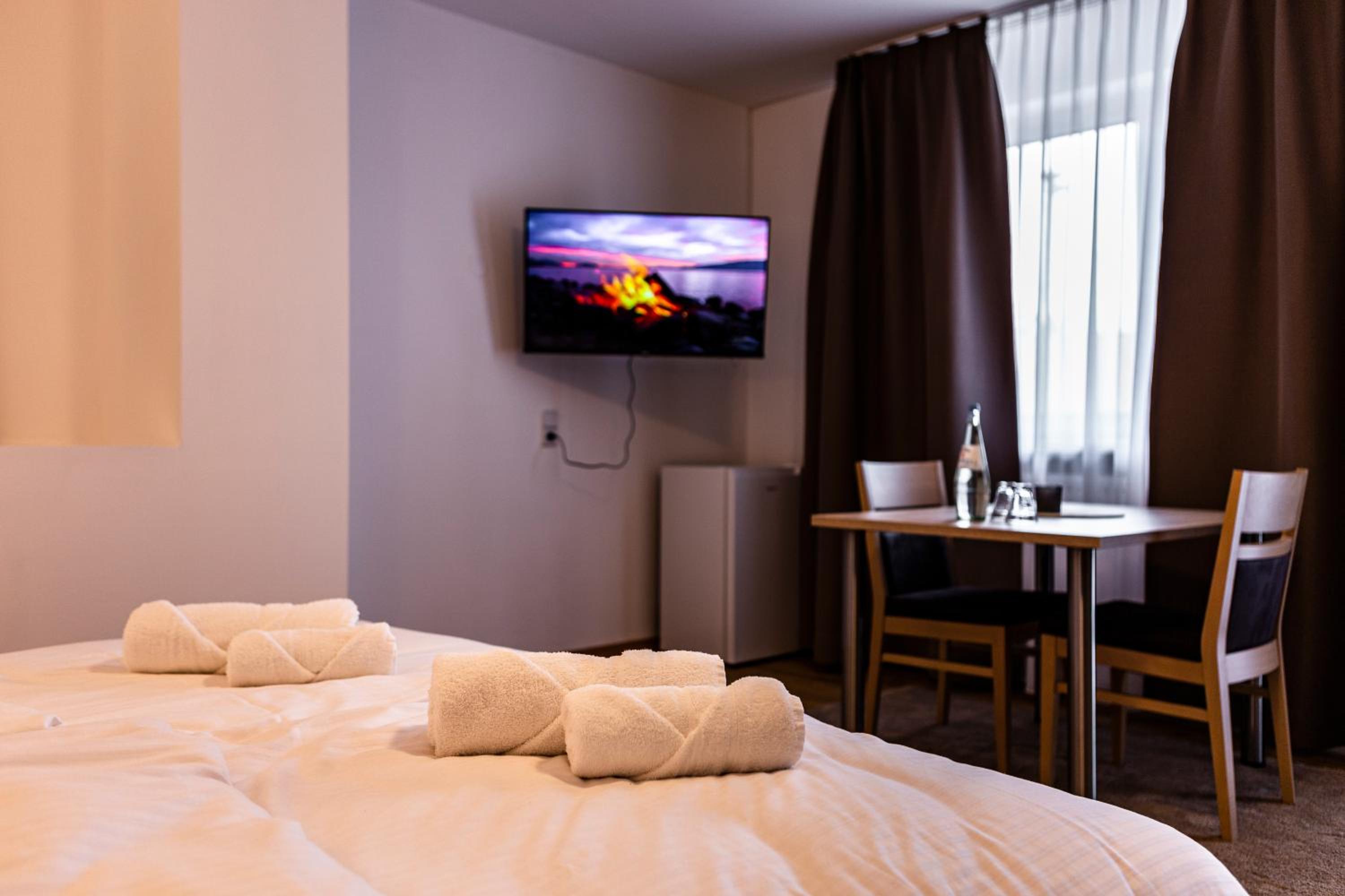 Double or Twin Room - Photo 8