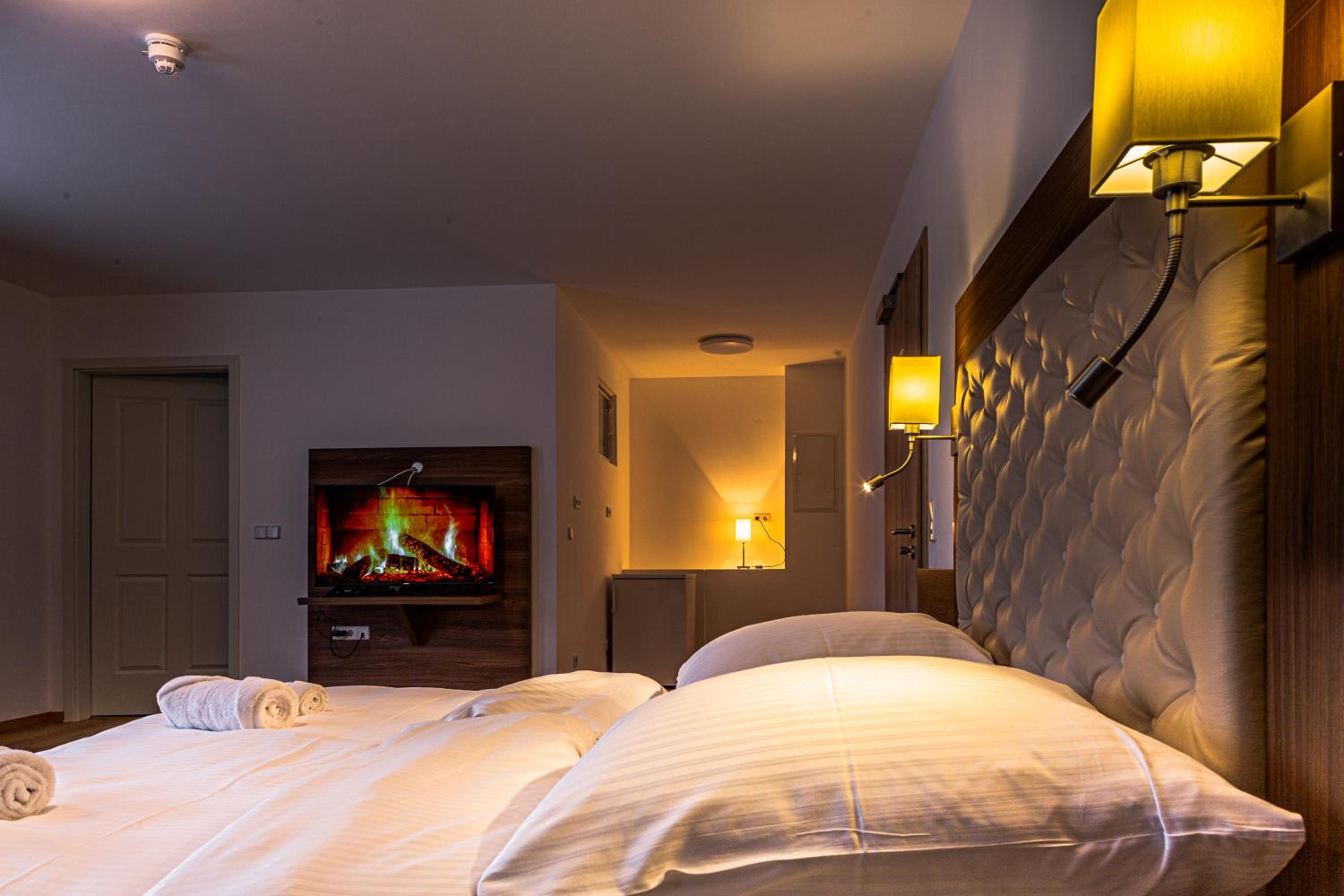 Double or Twin Room - Photo 14